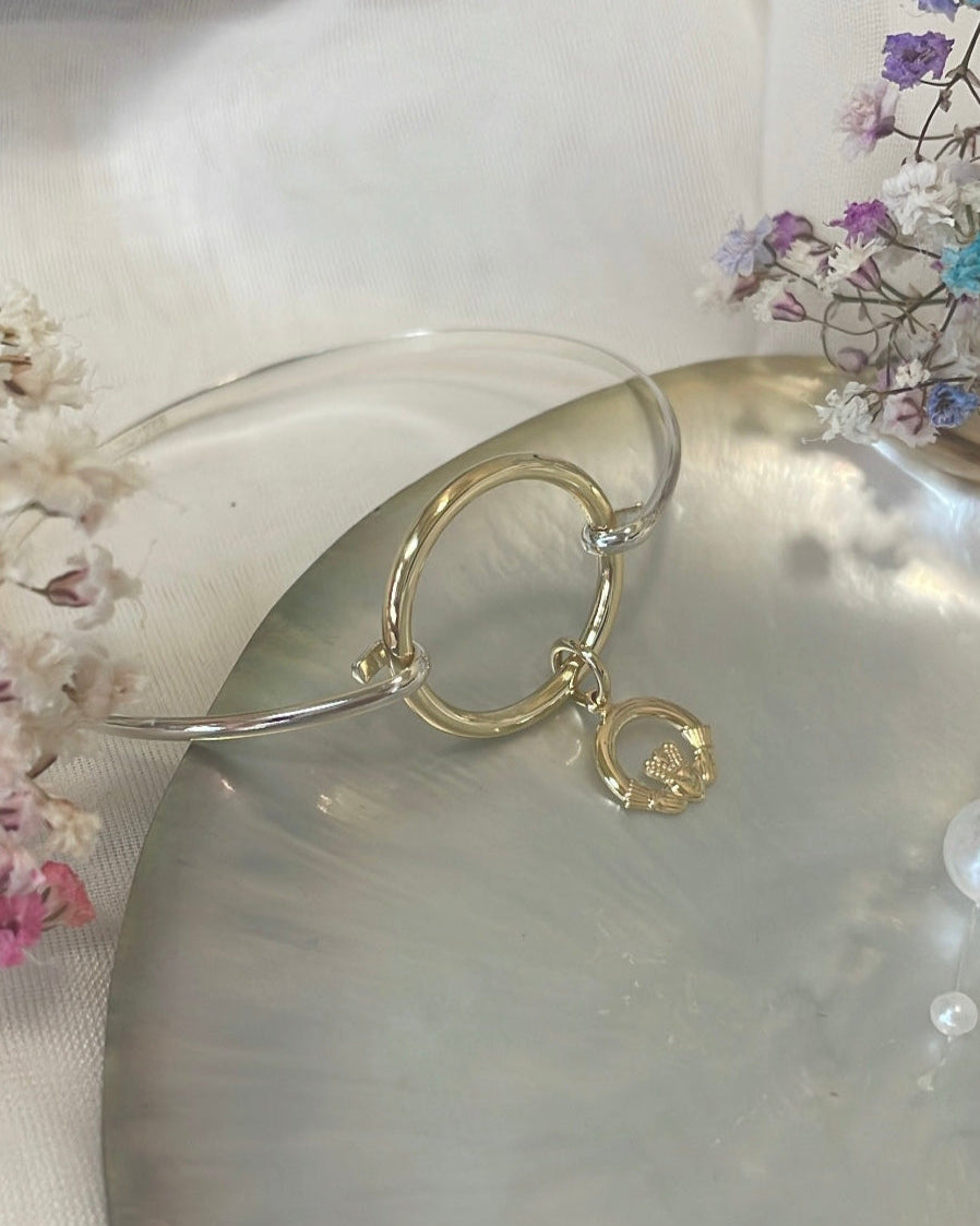 9ct Yellow Gold & Sterling Silver Circle Bangle with Claddagh Charm
