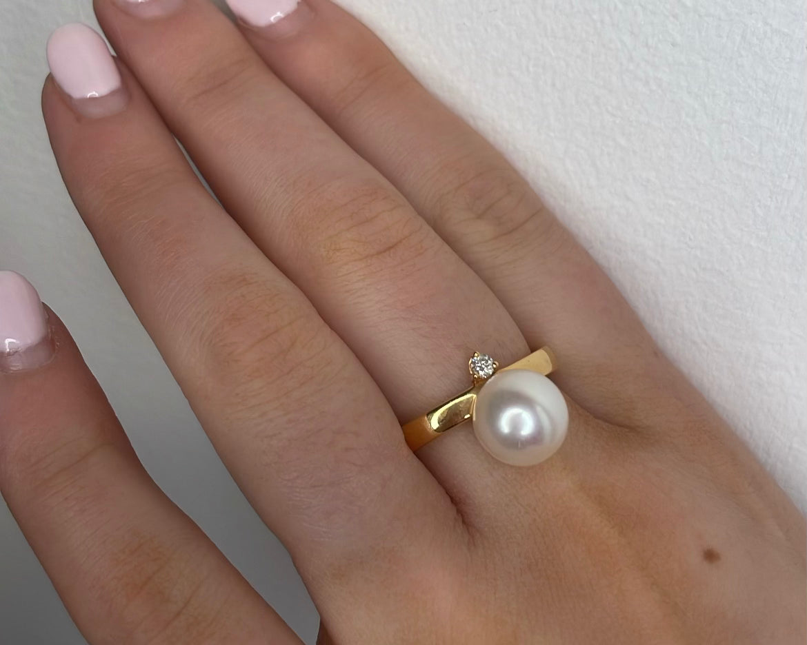 18ct Pearl and Diamond Ring