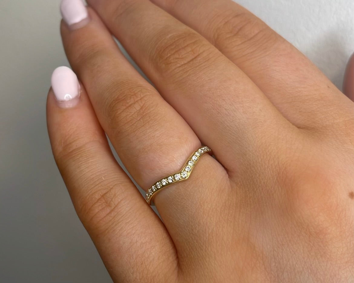 18ct Yellow Gold Chevron Diamond Wedding Band
