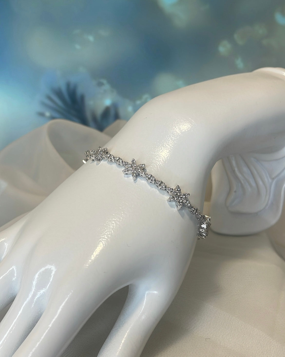 18ct White Gold Flower Diamond Bracelet