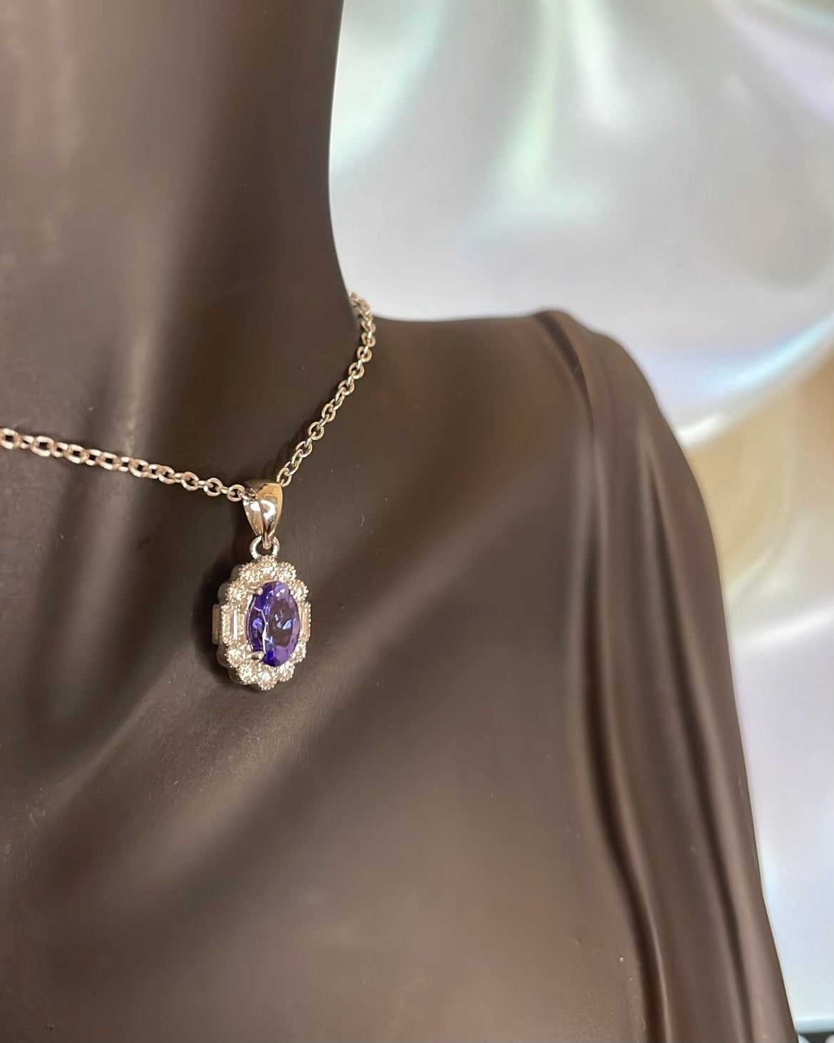 18ct White Gold Tanzanite & Diamond Cluster Pendant