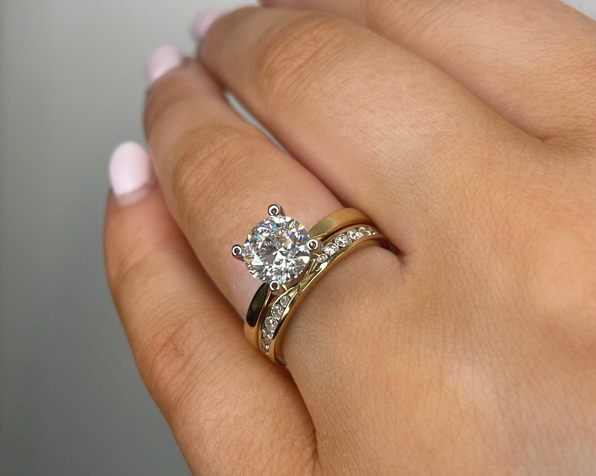 18ct Yellow Gold Diamond Shaped Wedding Band