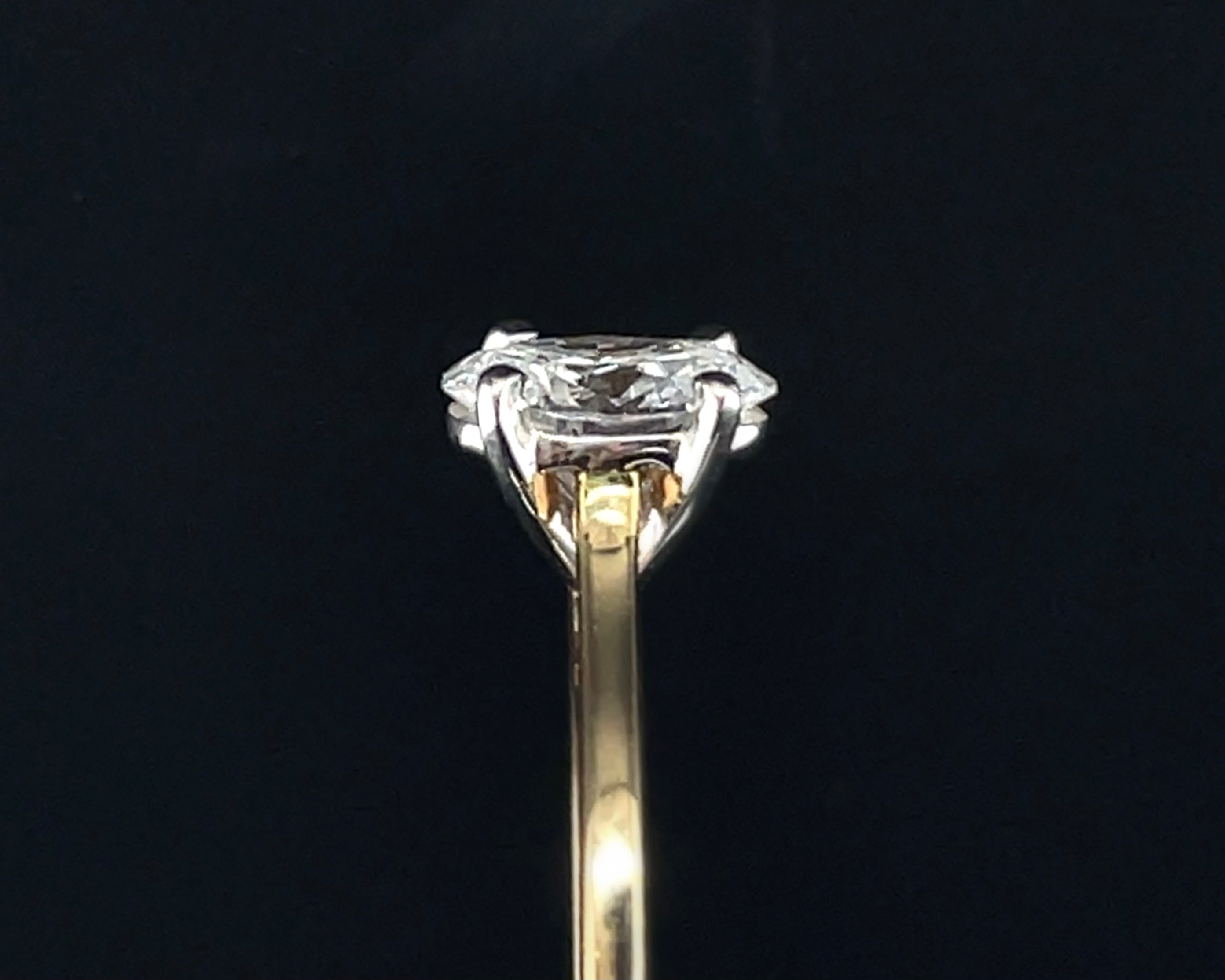 0.90ct Oval Diamond Solitaire Engagement Ring in 18ct Yellow Gold