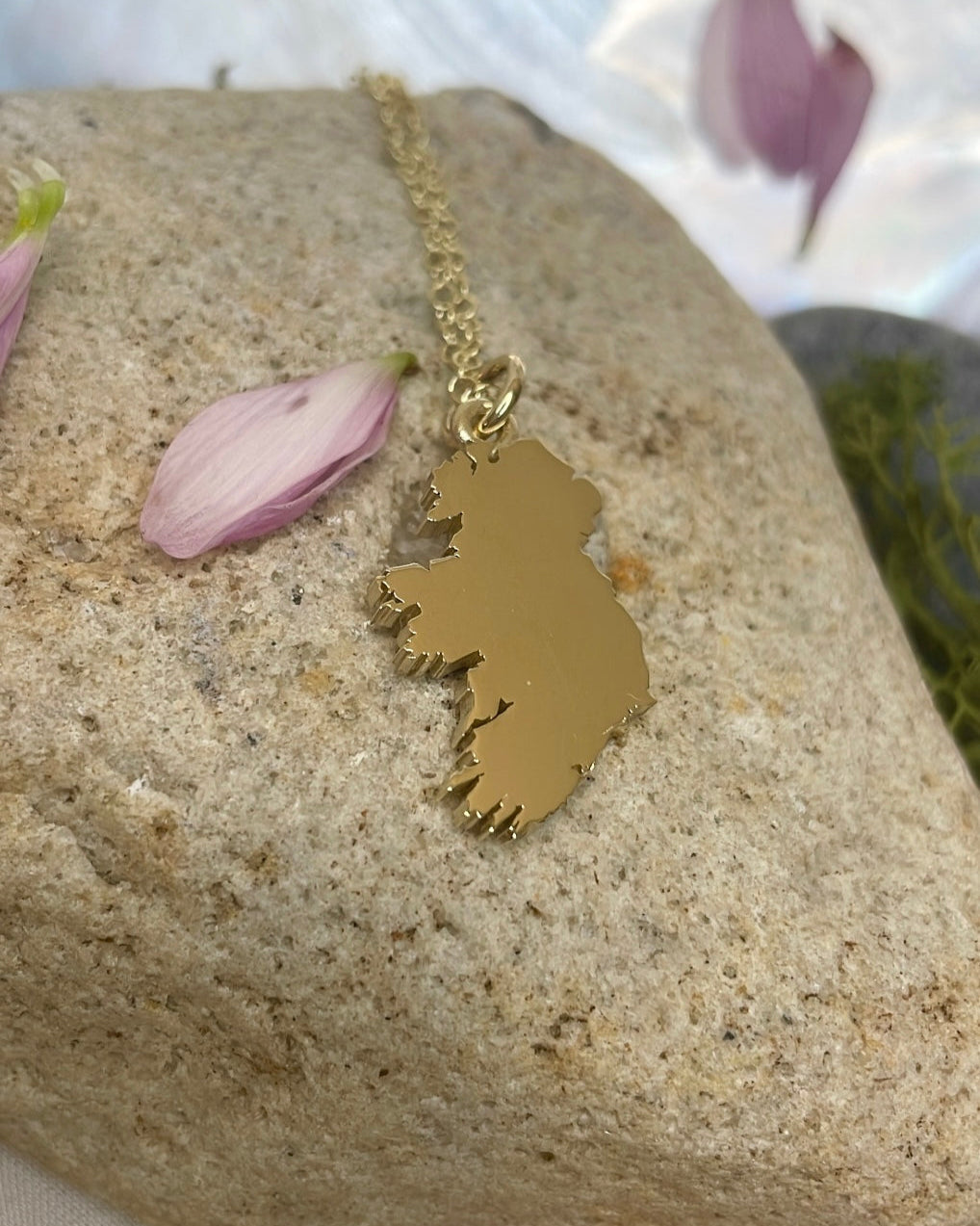Heavy Medium Map of Ireland 9ct Gold Pendant