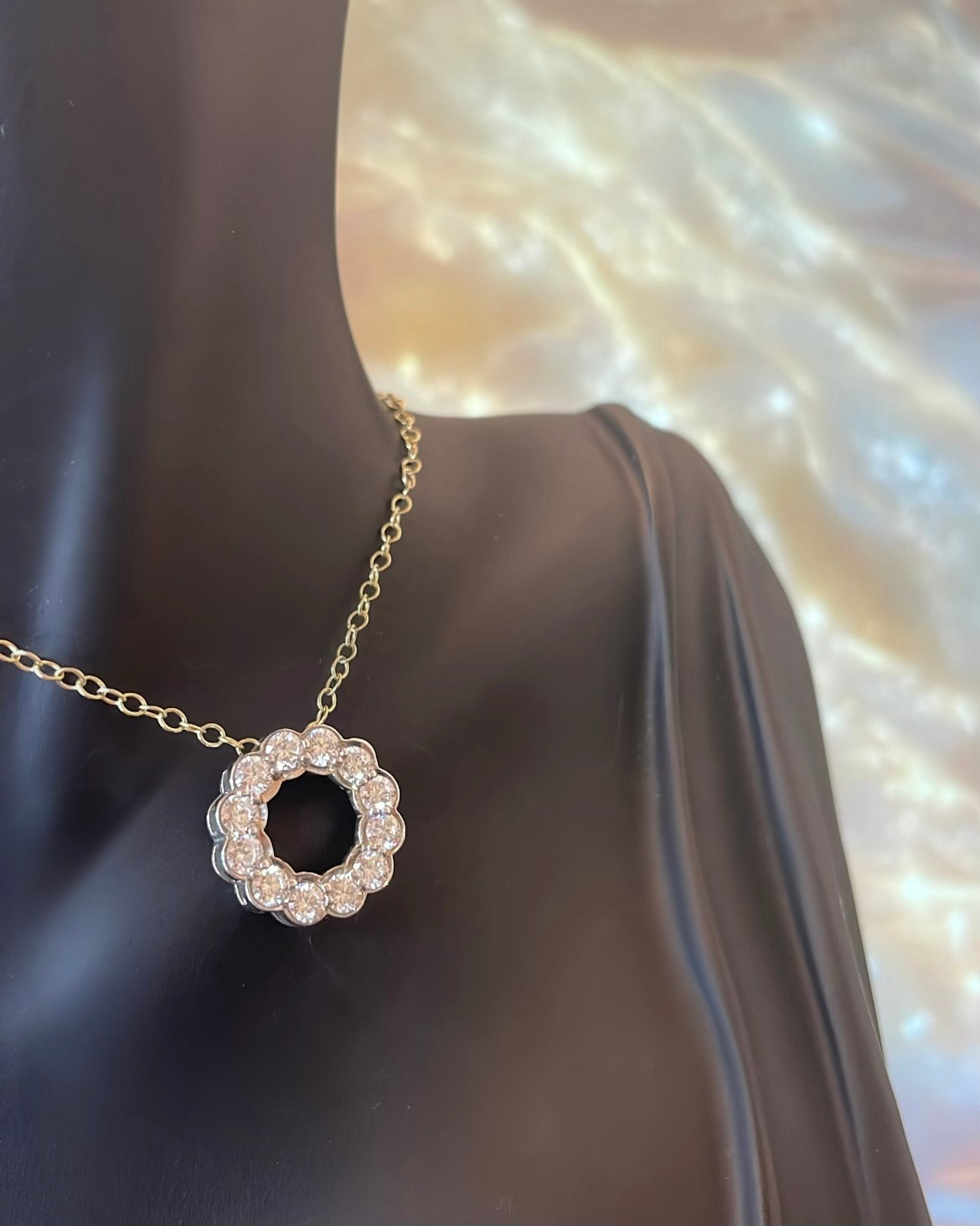 9ct Lab Grown 12 Diamond Circle Pendant