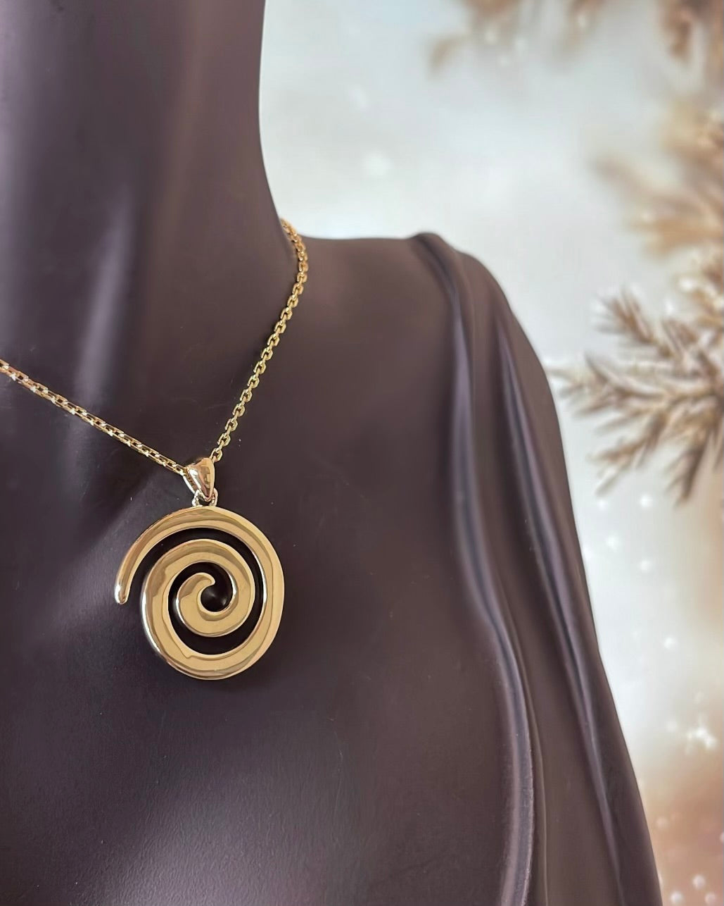 18ct Yellow Gold Plated Celtic Swirl Pendant