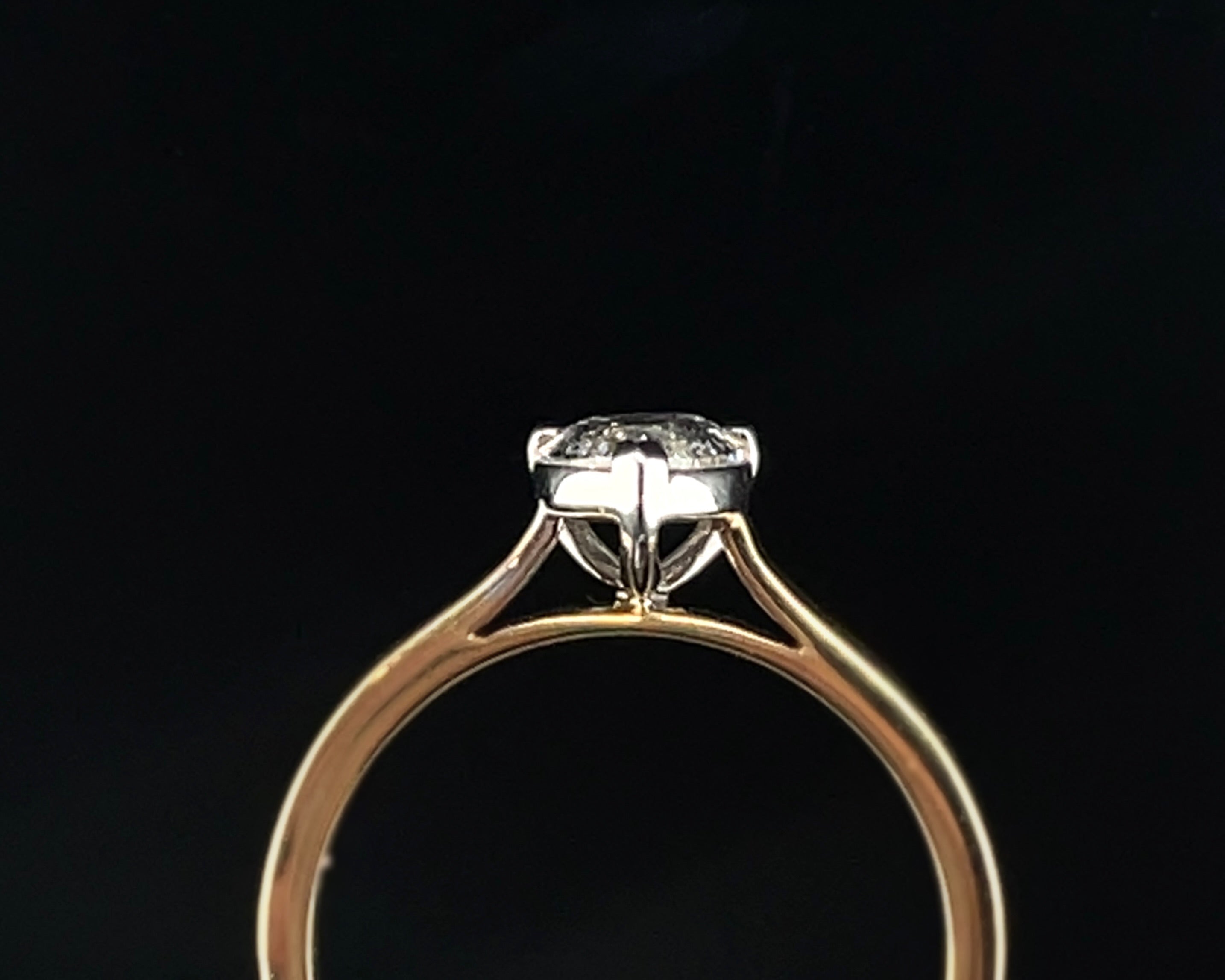 1ct Pear Cut Diamond Engagement Ring in 18ct Yellow Gold