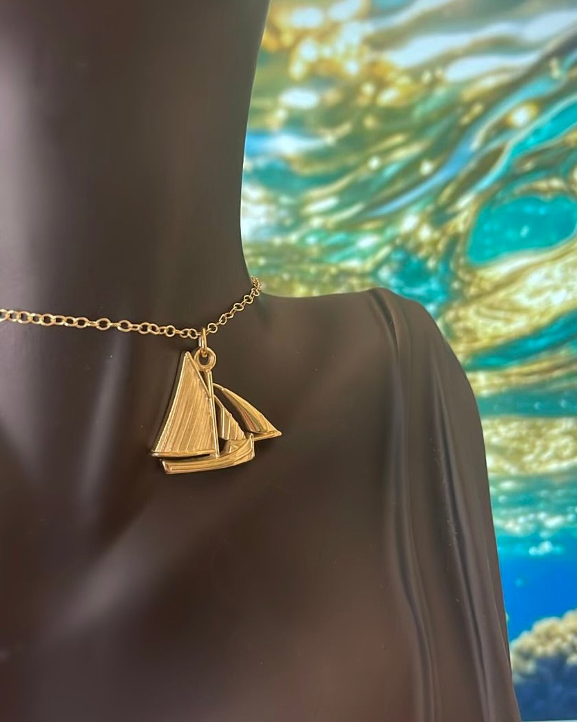 Galway Hooker 9ct Yellow Gold Pendant
