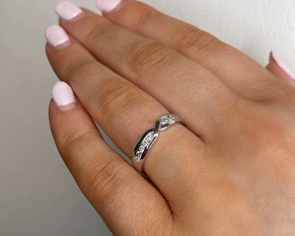 18ct White Gold & Diamond Crossover Wedding Band