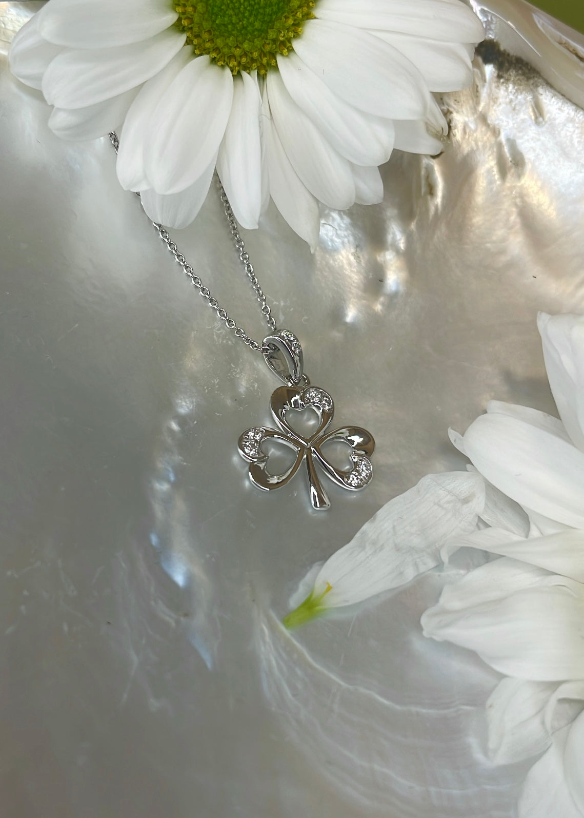 9ct White Gold & Diamond Shamrock Pendant