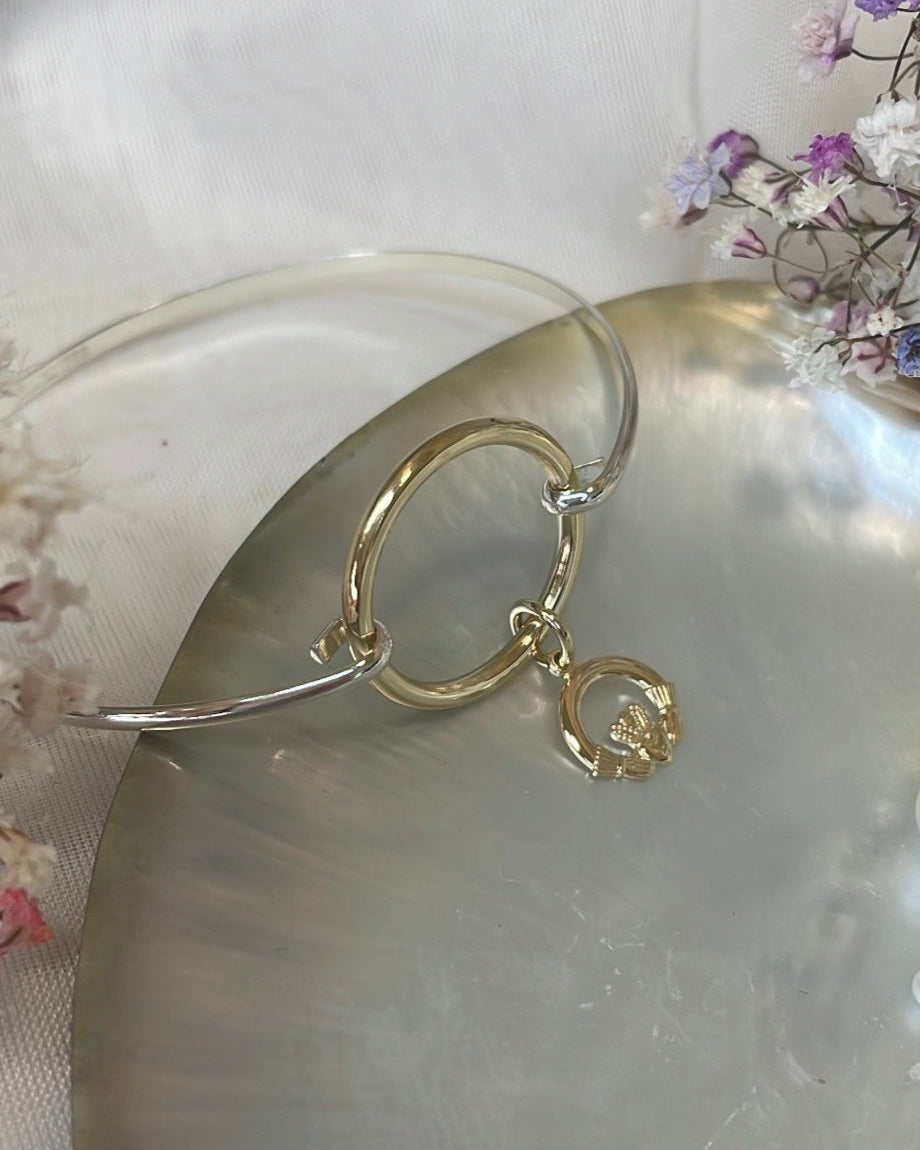 9ct Yellow Gold & Sterling Silver Circle Bangle with Claddagh Charm