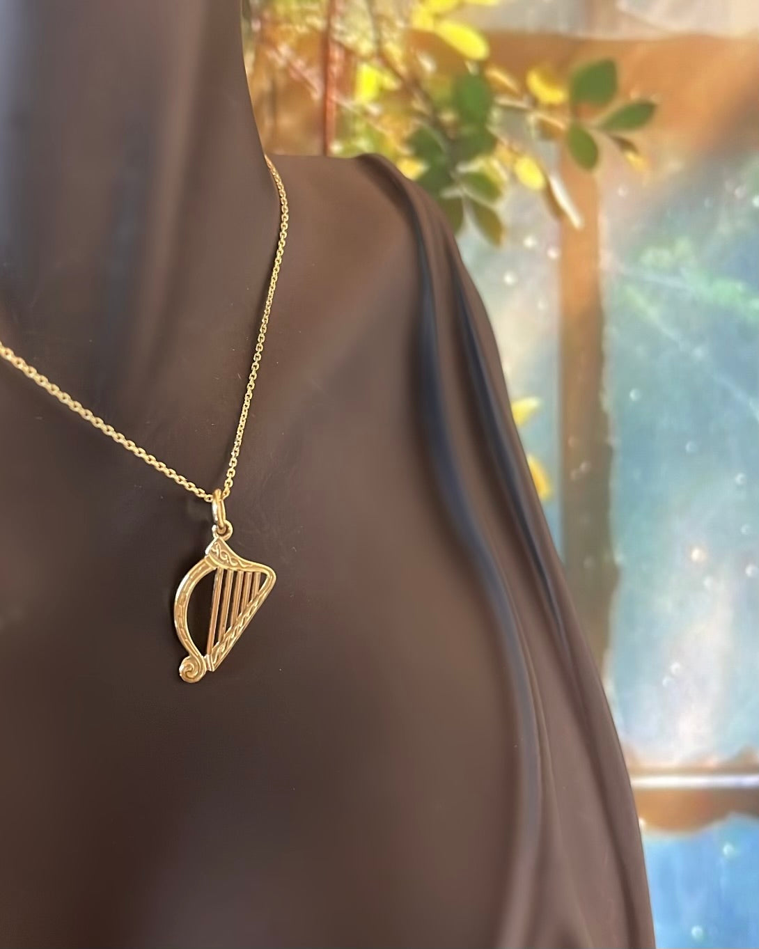 9ct Yellow Gold Light Harp Pendant