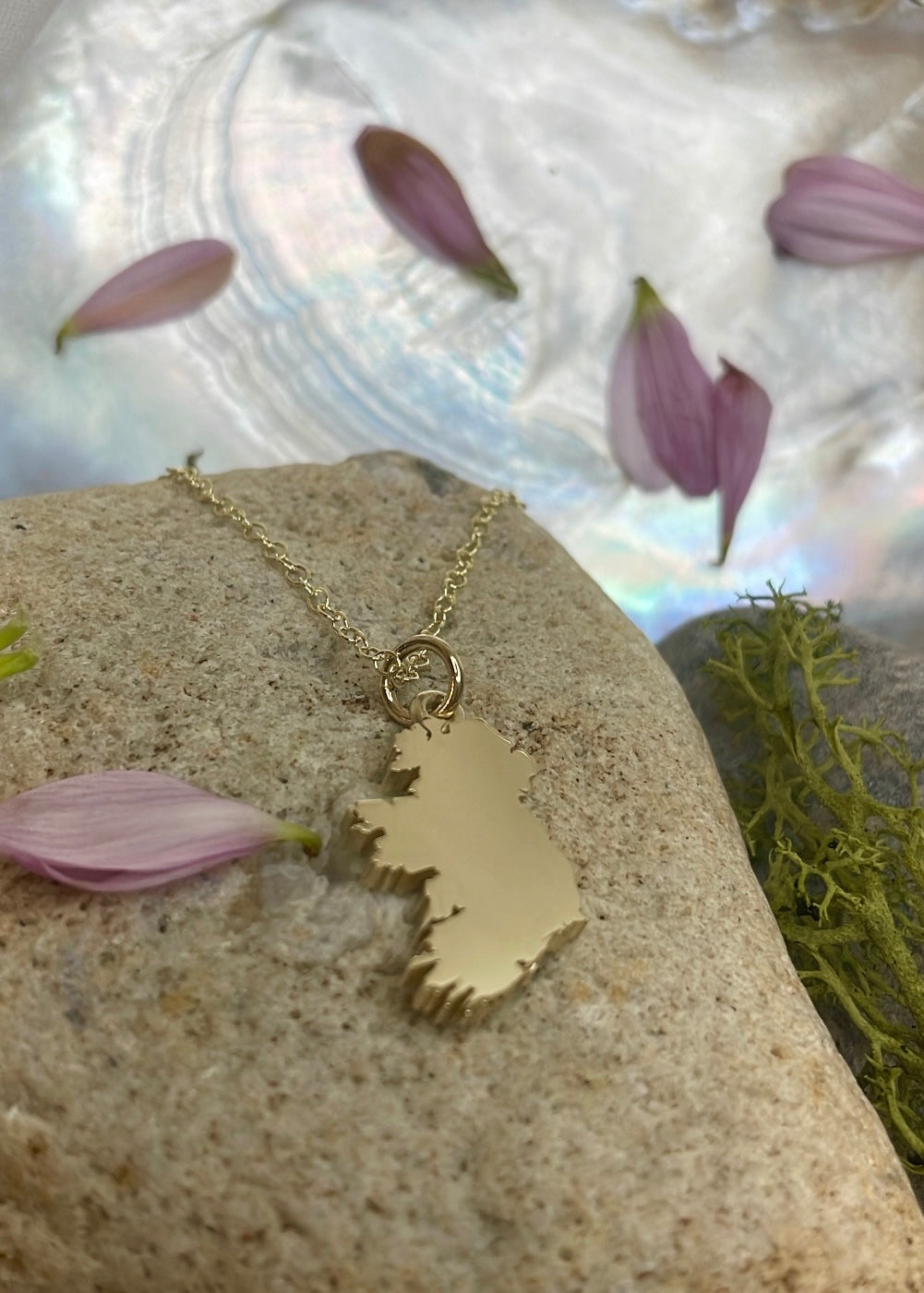 Heavy Medium Map of Ireland 9ct Gold Pendant