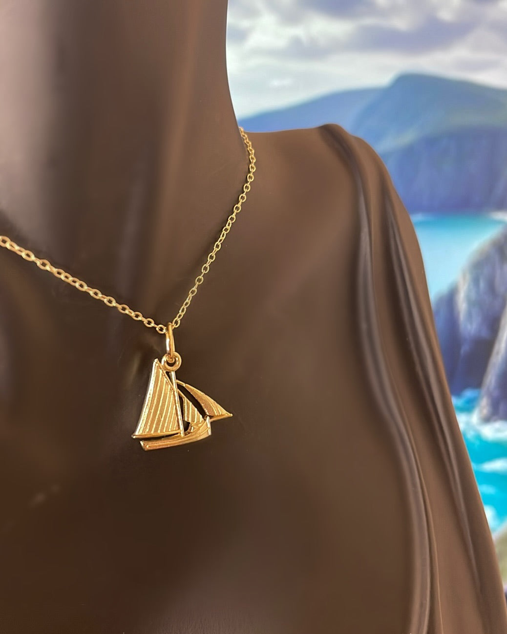 The Mini Galway Hooker 9ct Yellow Gold Pendant