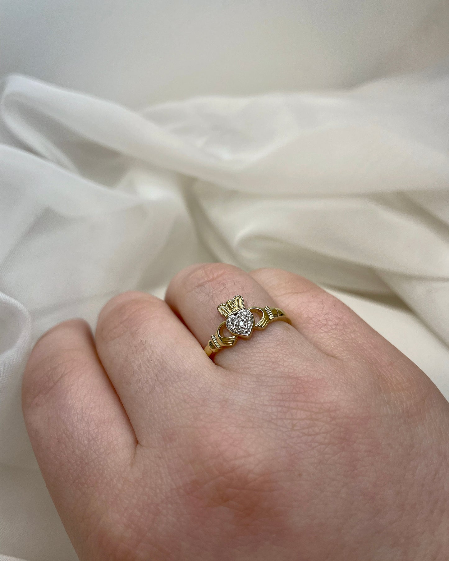 18ct Claddagh Pavé Diamond Ring