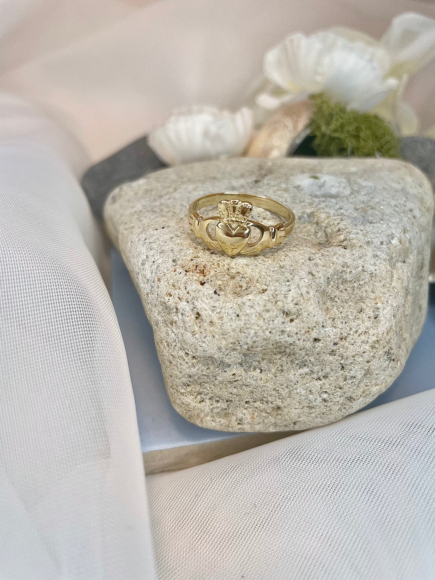 9ct Yellow Gold heavy Claddagh Ring