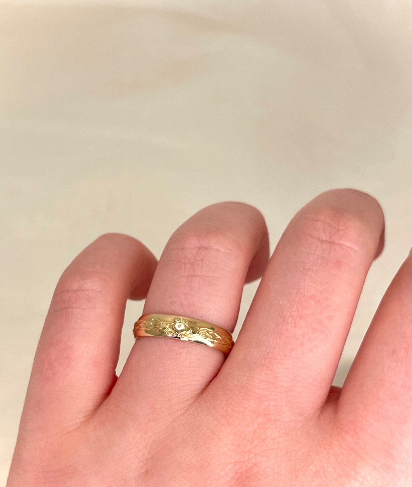 Claddagh Celtic Knot 10ct Yellow Gold Band