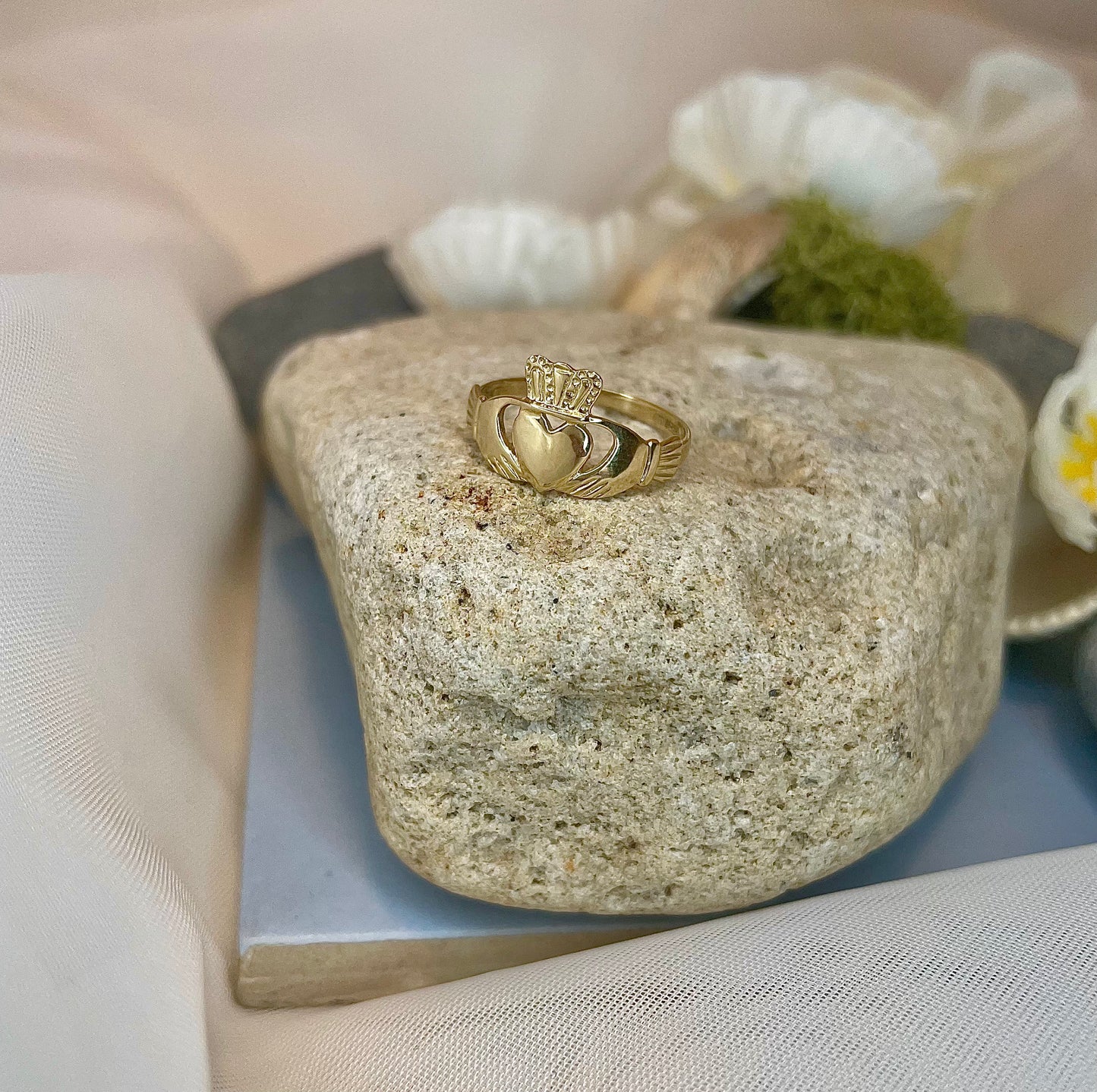 9ct Yellow Gold light Claddagh Ring