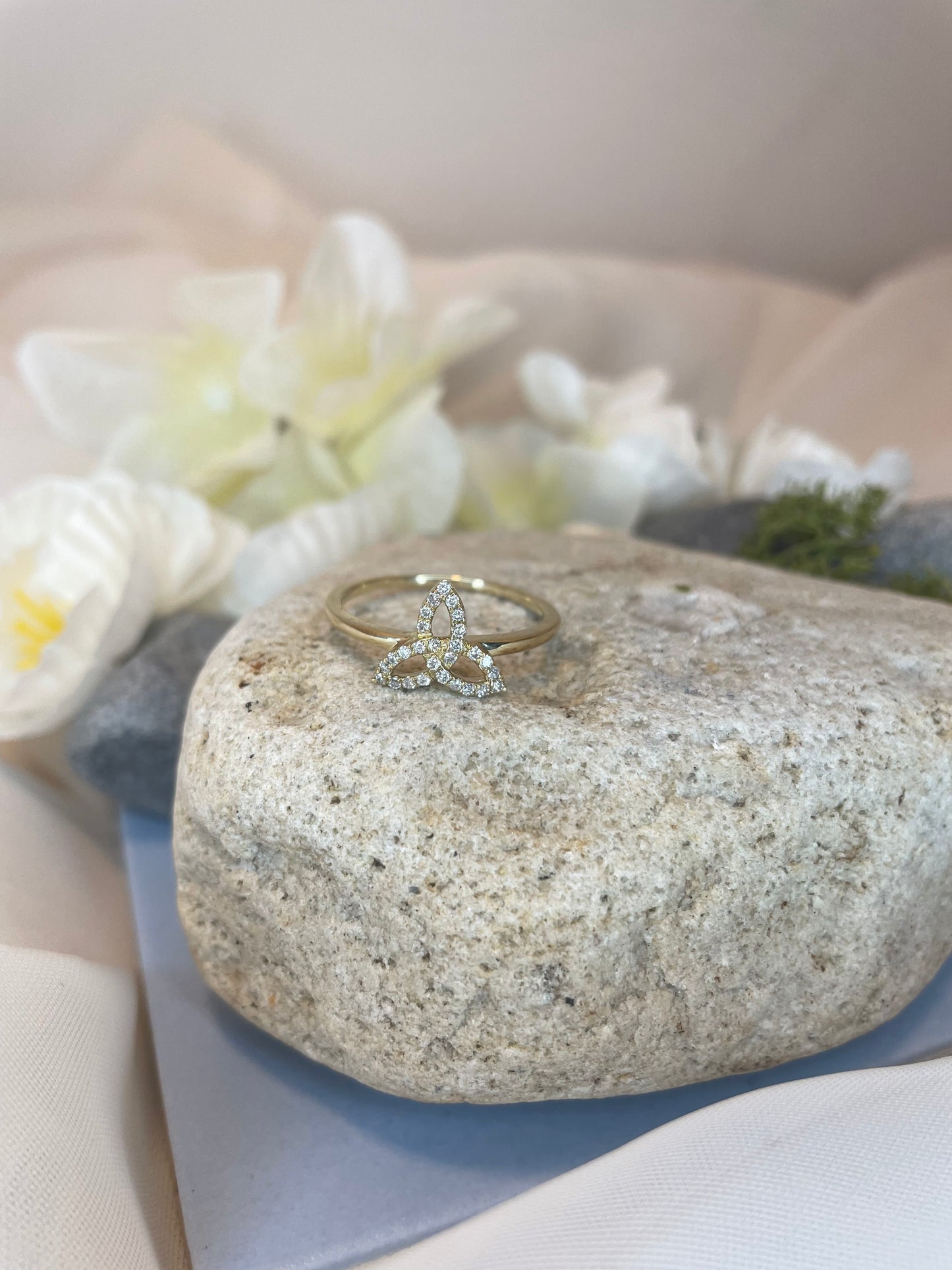9ct Small Trinity Knot pave diamond ring