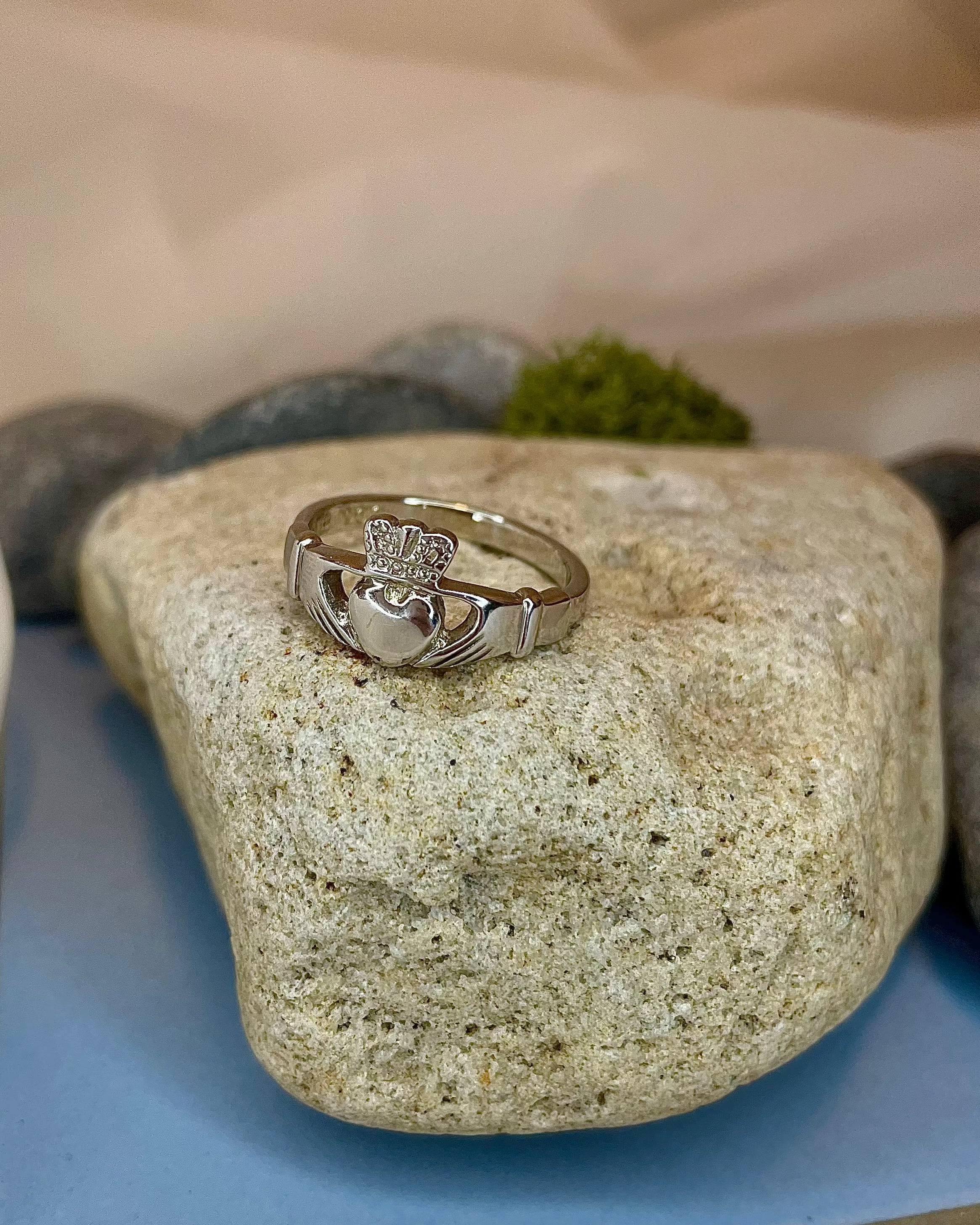 9ct White gold Claddagh Ring