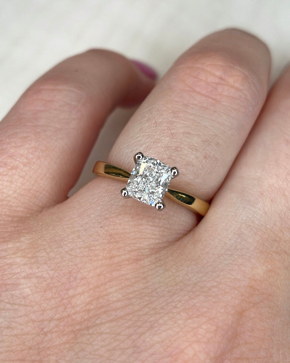 1ct Cushion Cut Diamond Engagement Ring in 18ct Yellow Gold