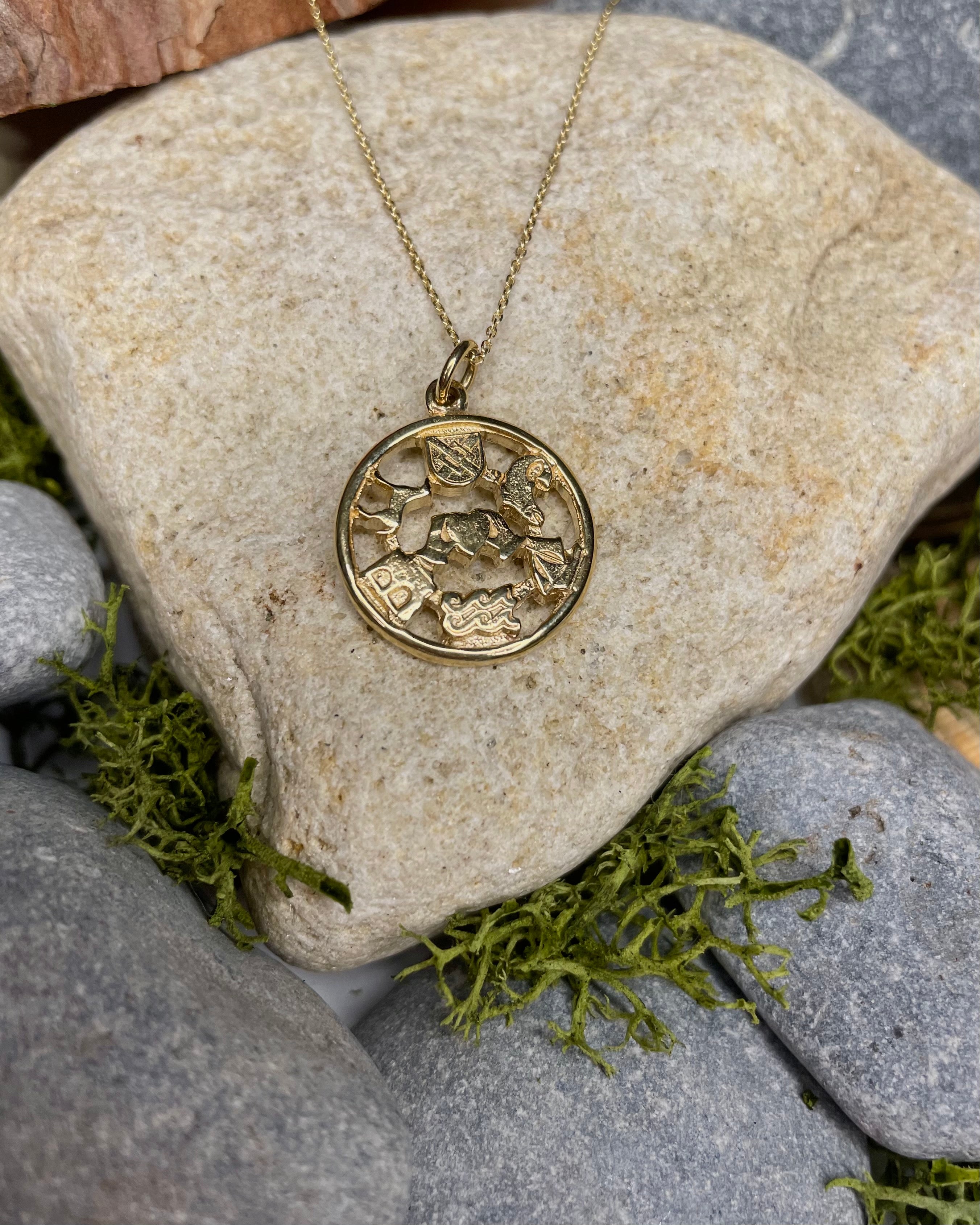 Story of Galway 9ct Yellow Gold Open-Back Pendant
