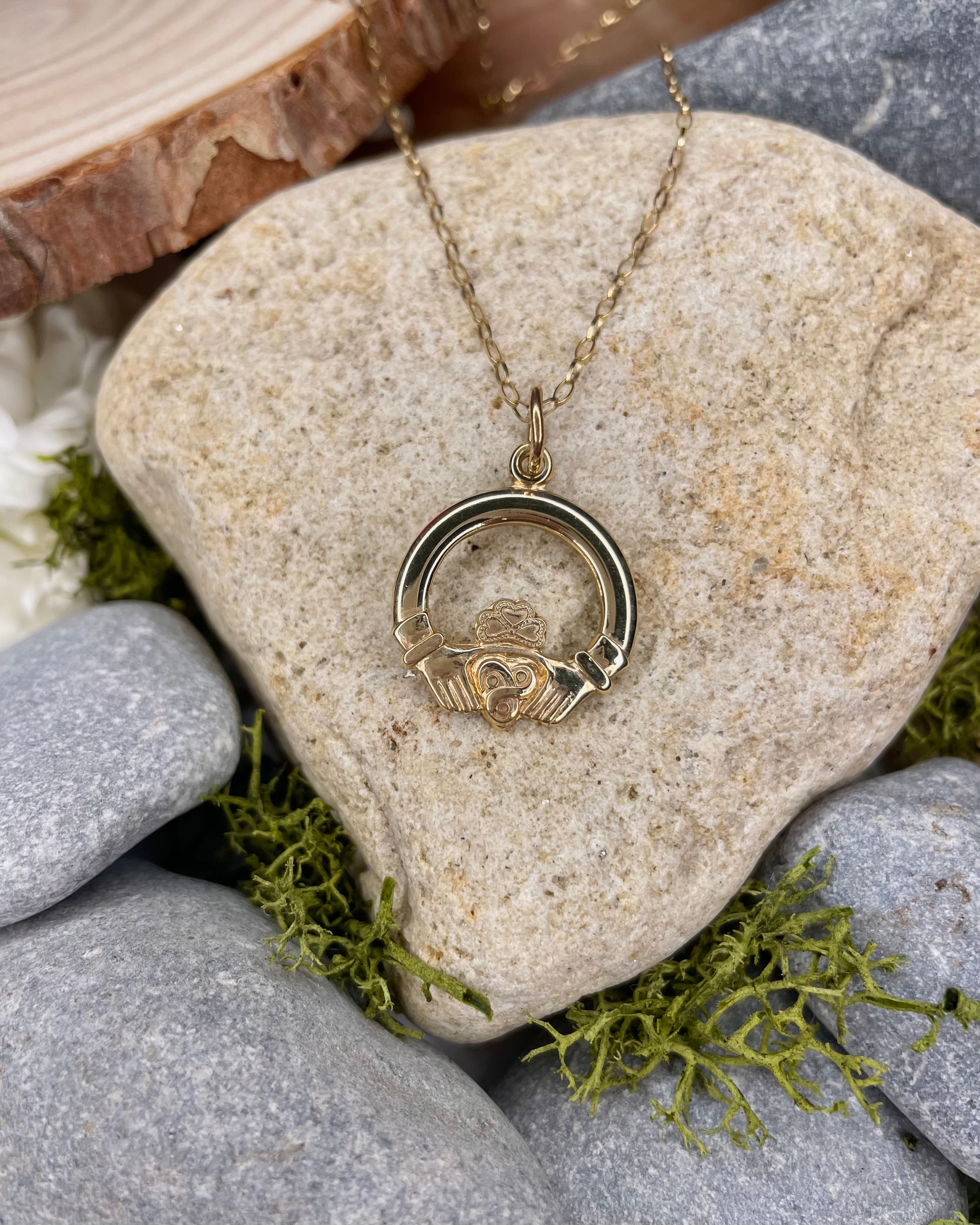 9ct Yellow Gold Millennium Claddagh Pendant