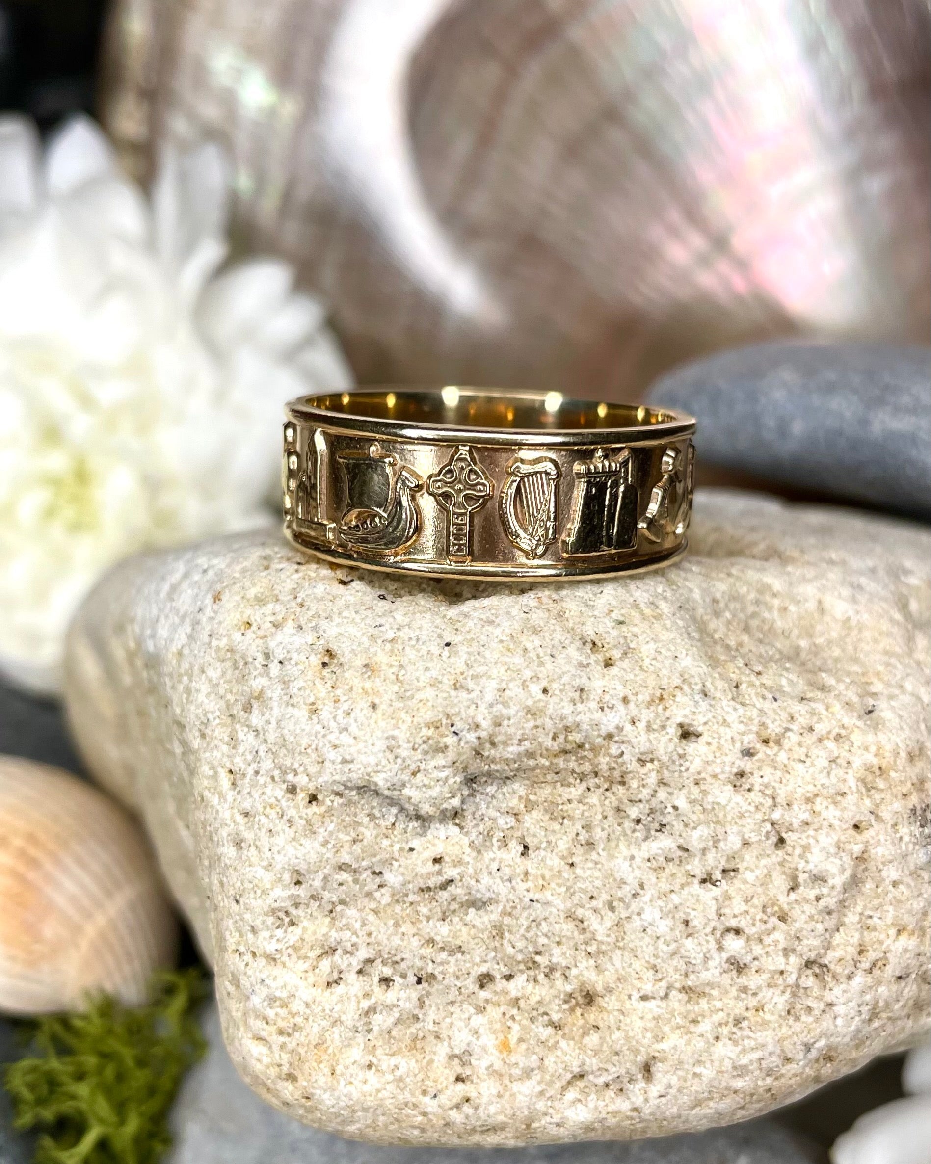 9ct Gold Ring of Ireland