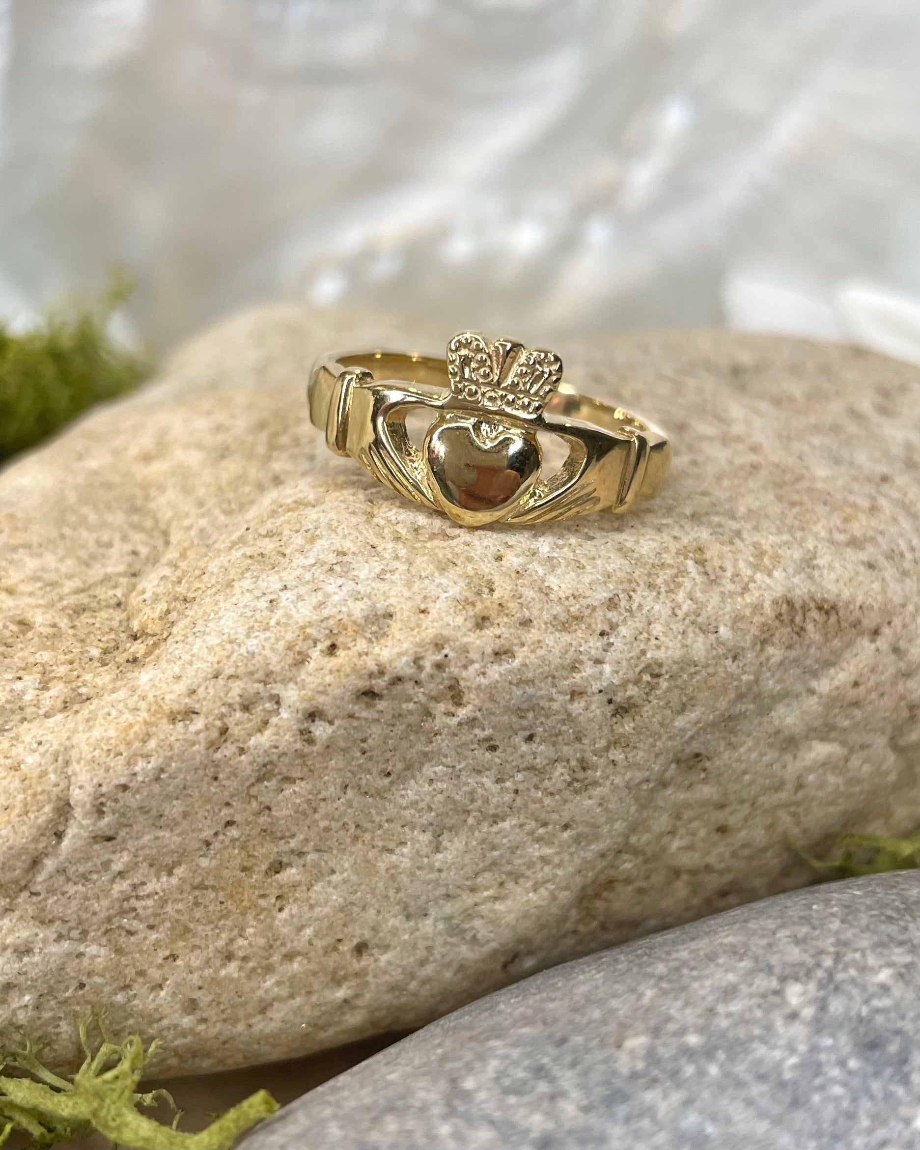 9ct Yellow Gold Heavy Ladies Claddagh