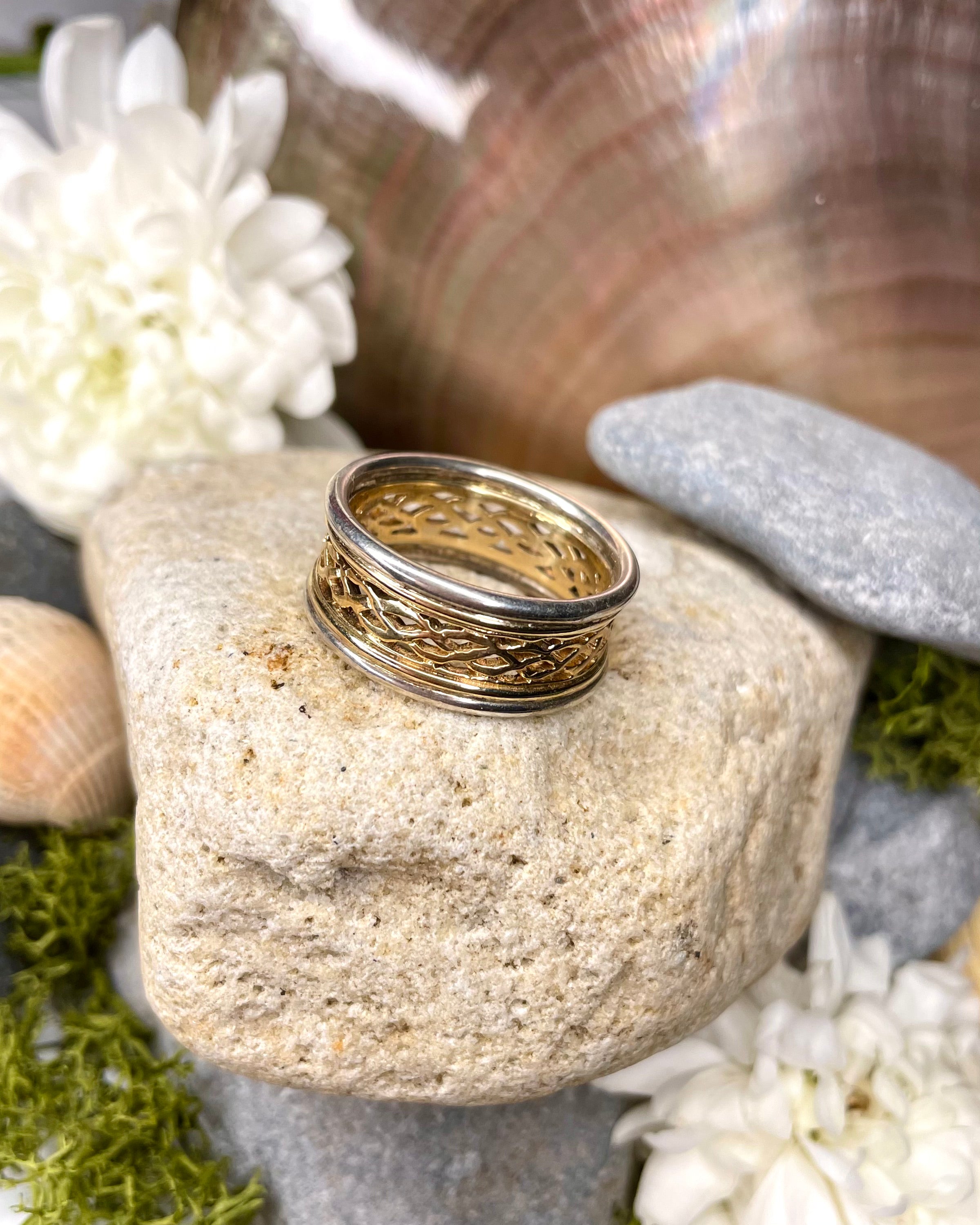 9ct Yellow Gold Celtic Knots Band with Silver Rim