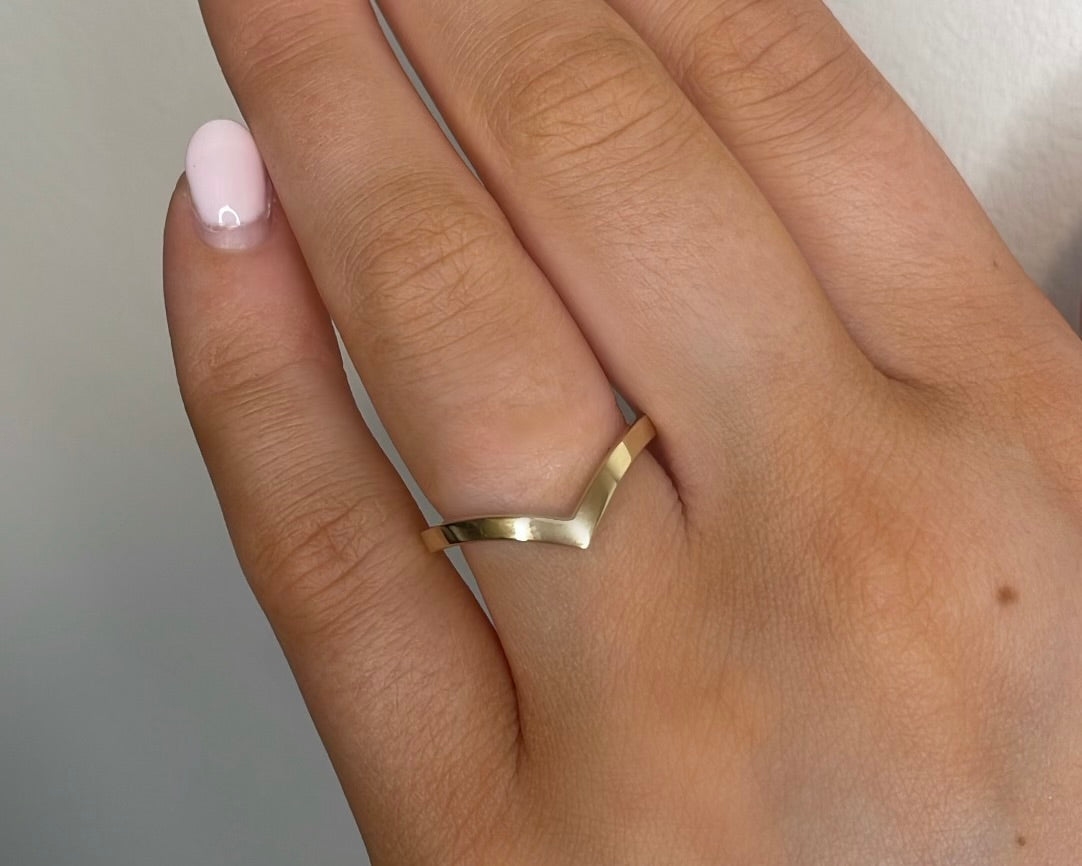 9ct Yellow Gold Chevron Wedding Band