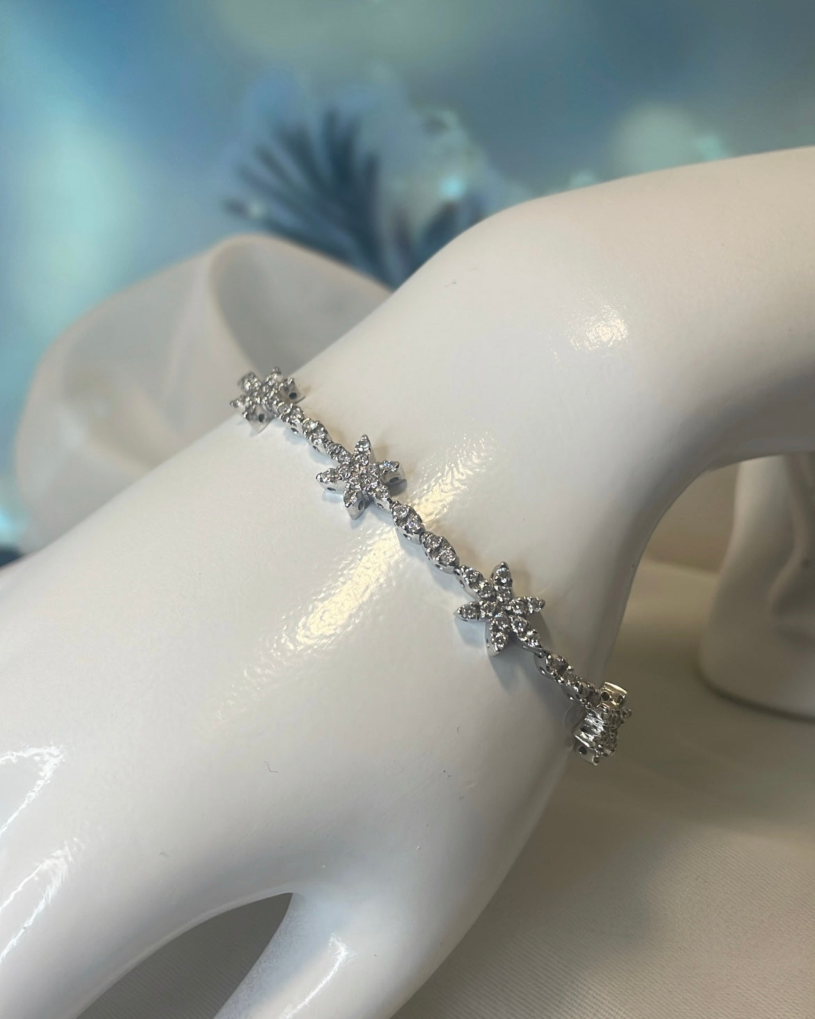 18ct White Gold Flower Diamond Bracelet