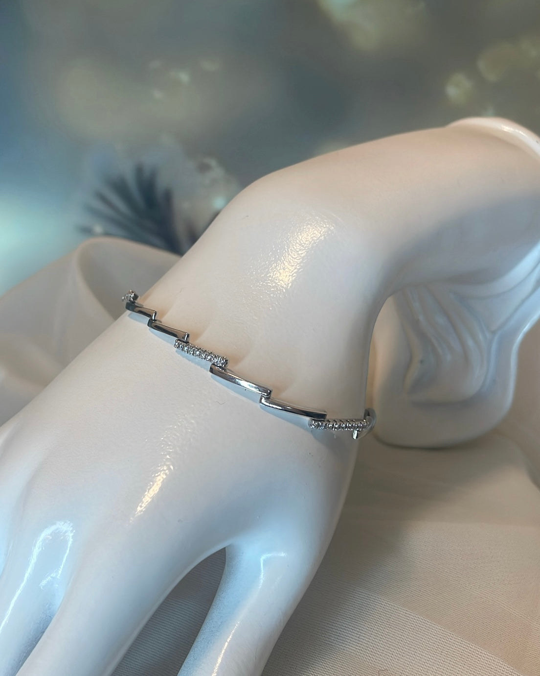 18ct White Gold & Diamond Modern Bar Bracelet