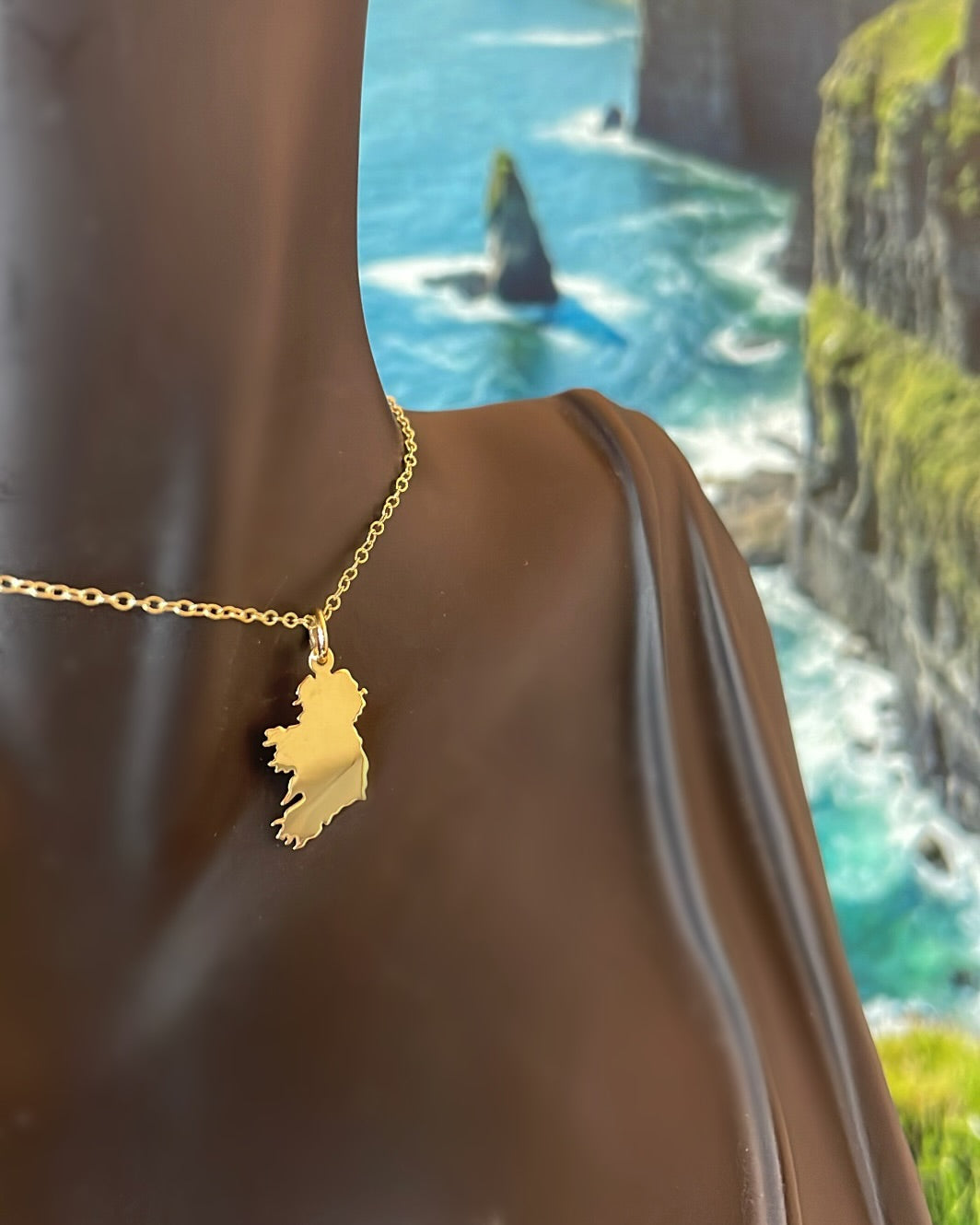 Light Small Map of Ireland 9ct Gold Pendant