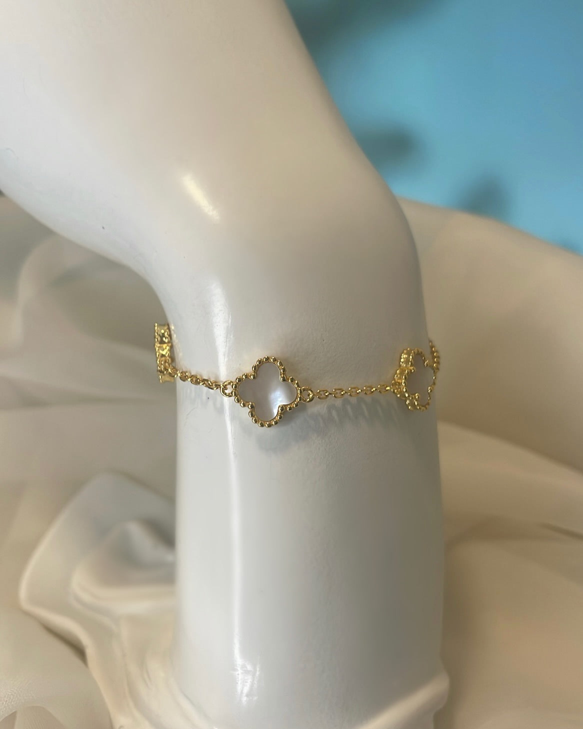 18ct Yellow Gold Plated Clover & Mother of Pearl Bracelet