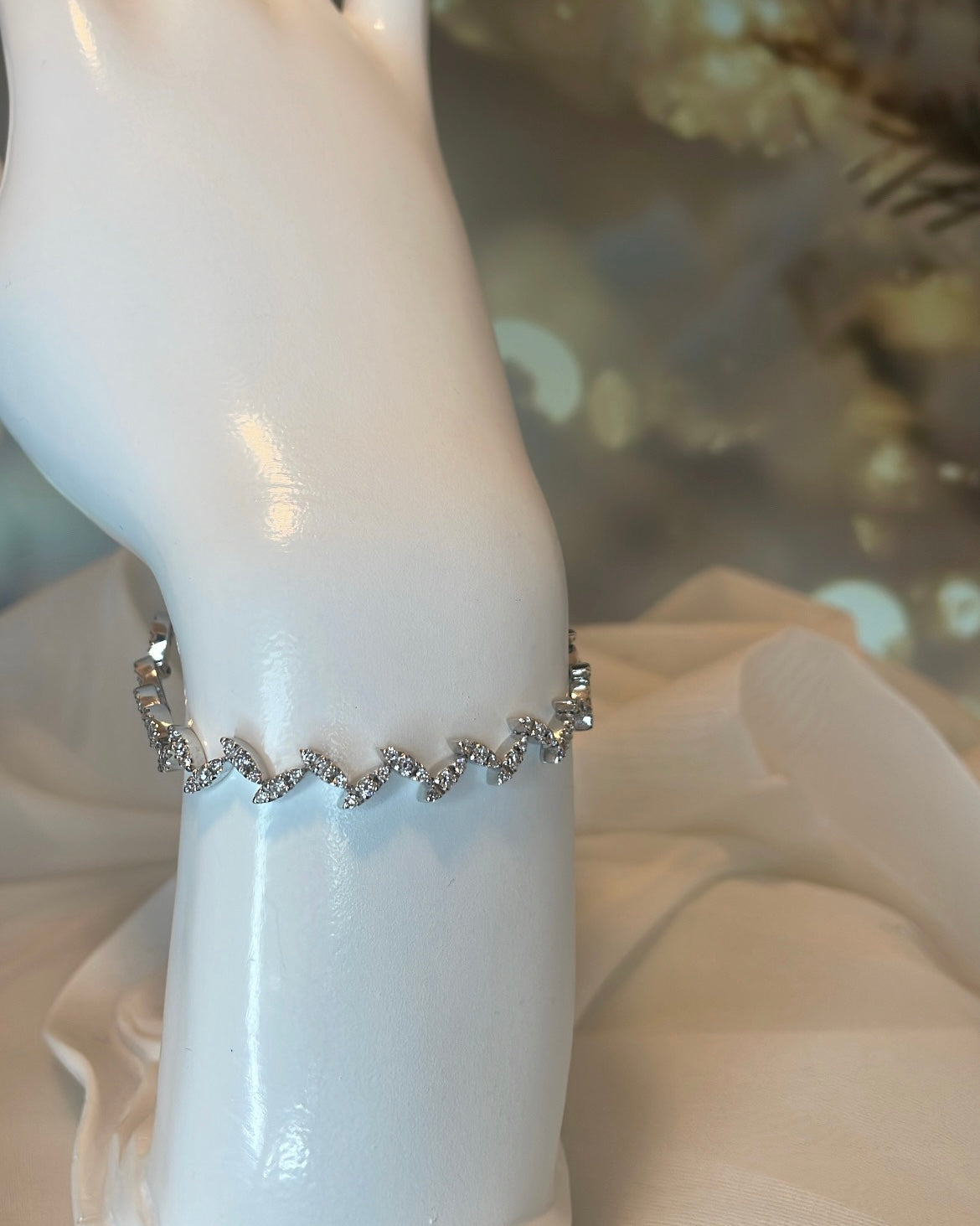 18ct White Gold Diamond Leaf Bracelet