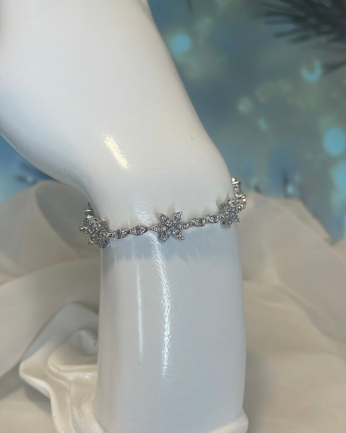 18ct White Gold Flower Diamond Bracelet