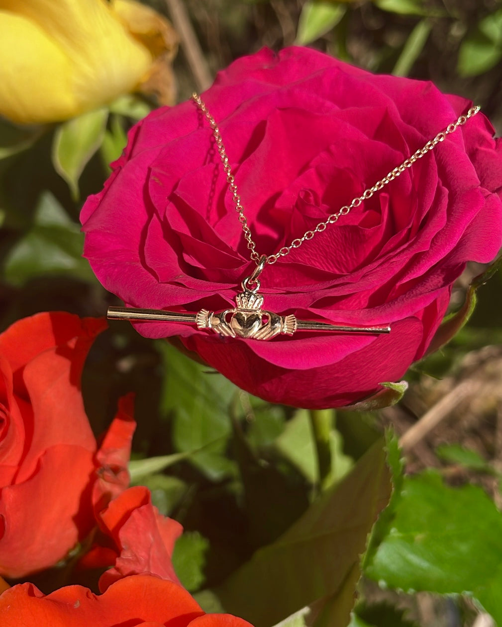 9ct Narrow Gold Claddagh T-bar Pendant