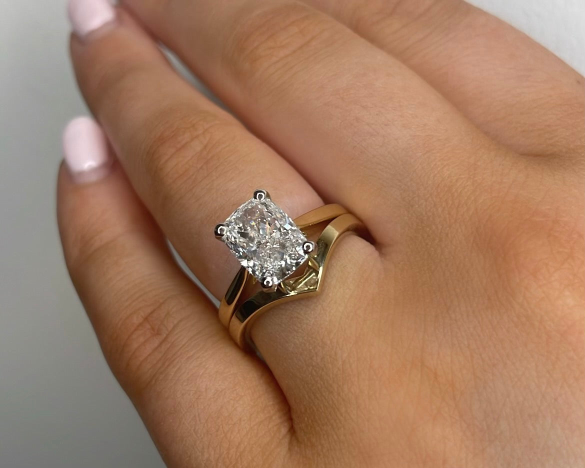 9ct Yellow Gold Chevron Wedding Band