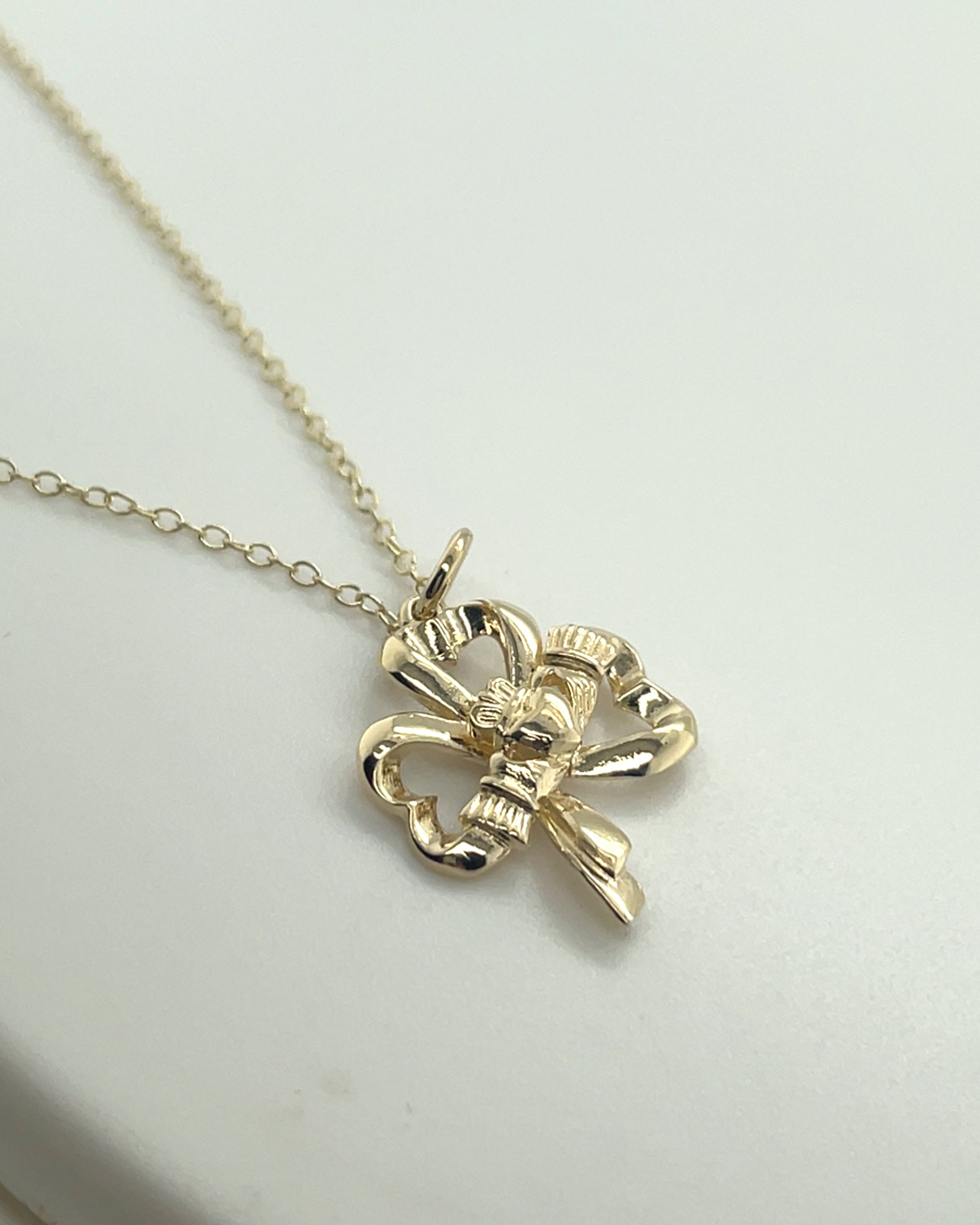 9ct Yellow Gold Shamrock & Claddagh Pendant