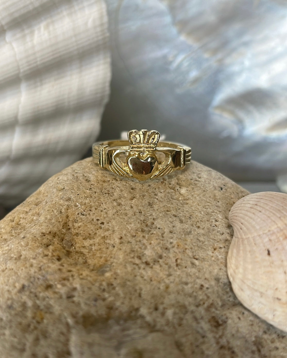 9ct Yellow Gold Medium Heavy Ladies Claddagh