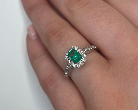 18ct White Gold Emerald and Cluster Diamond Ring