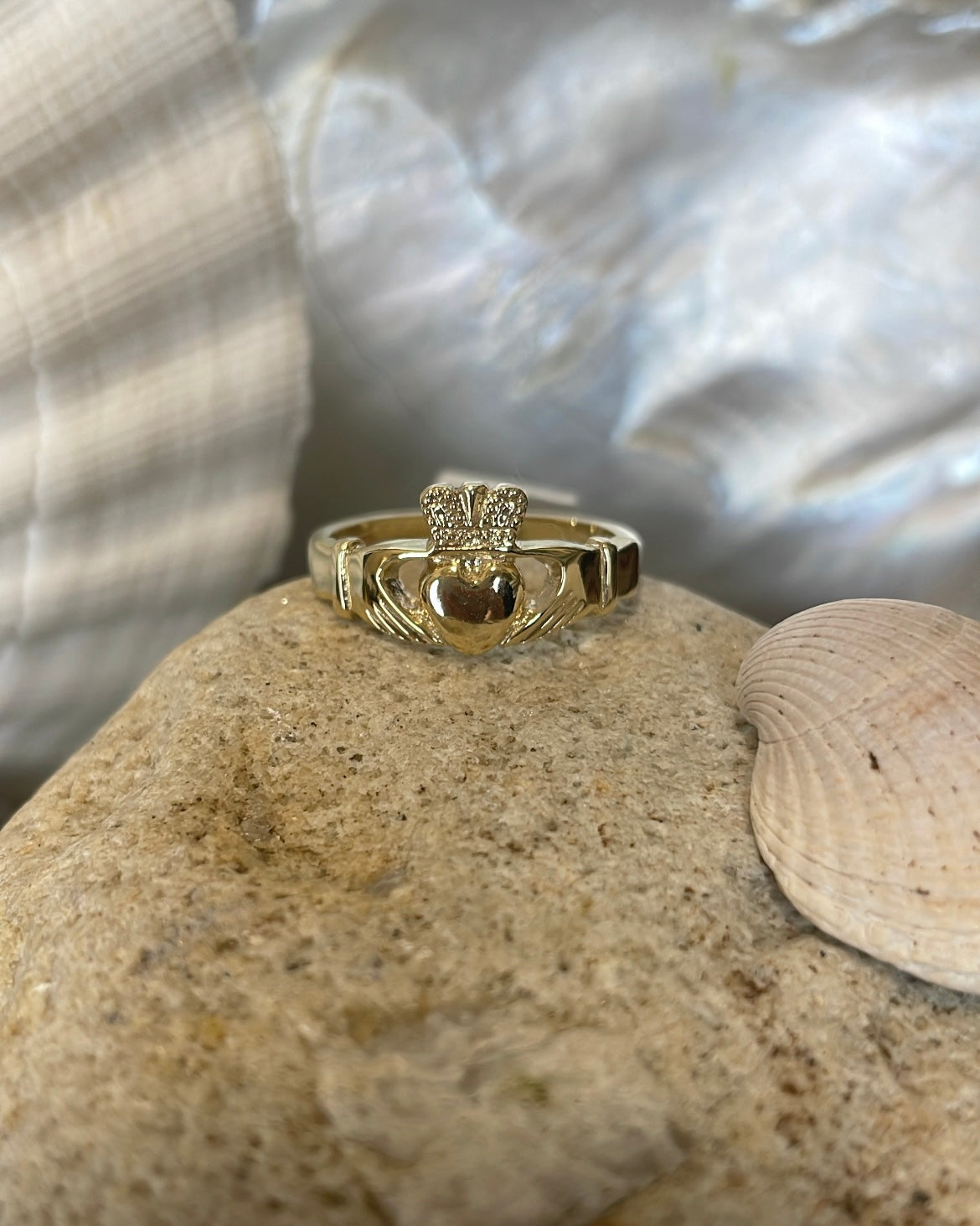 9ct Yellow Gold Heavy Ladies Claddagh