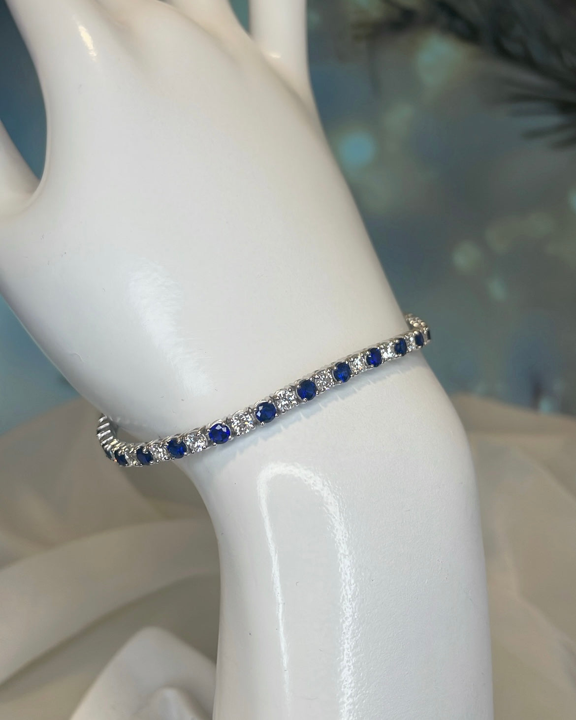 18ct White Gold Diamond and Sapphire Bracelet