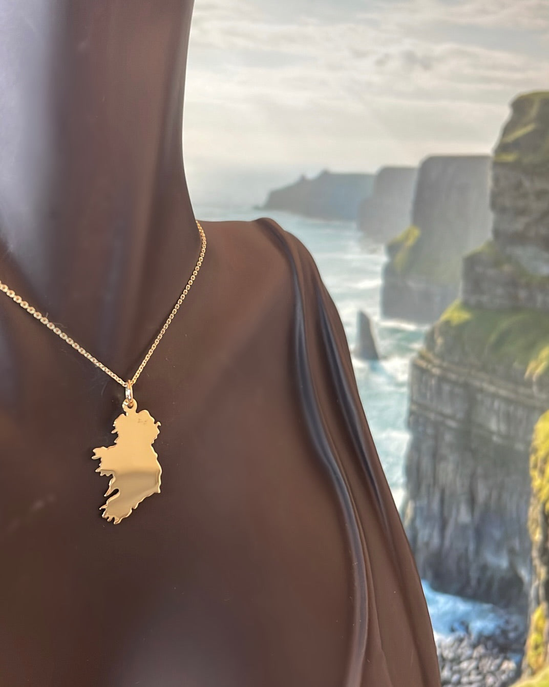 Light Medium Map of Ireland 9ct Gold Pendant