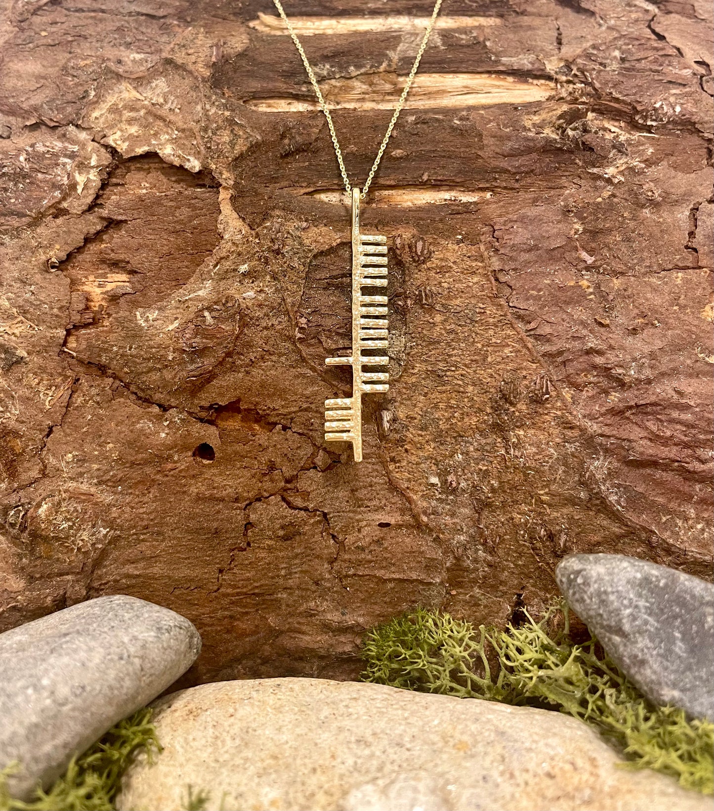 'Chlann' Ogham 9ct Gold Bar