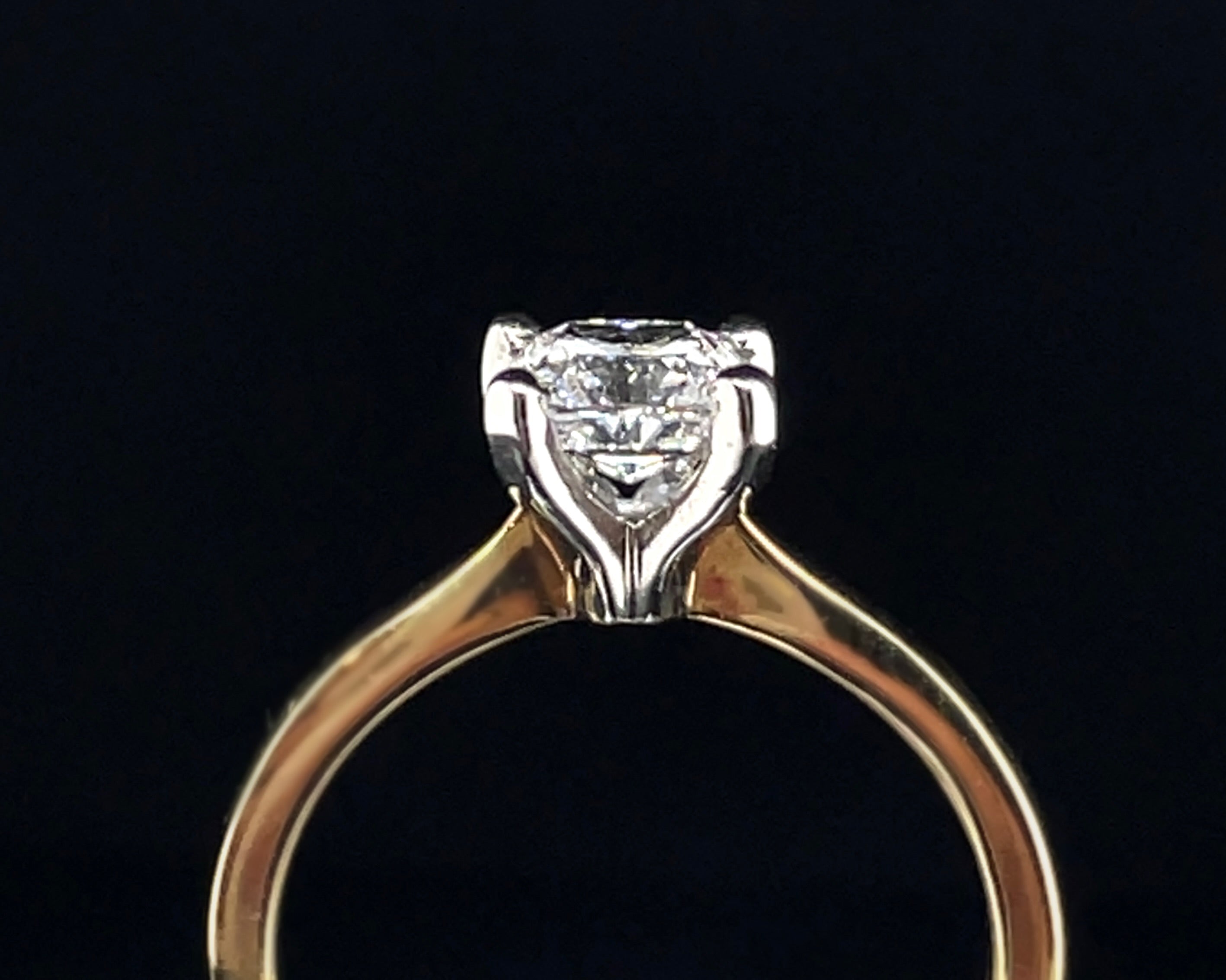 1ct Cushion Cut Diamond Engagement Ring in 18ct Yellow Gold