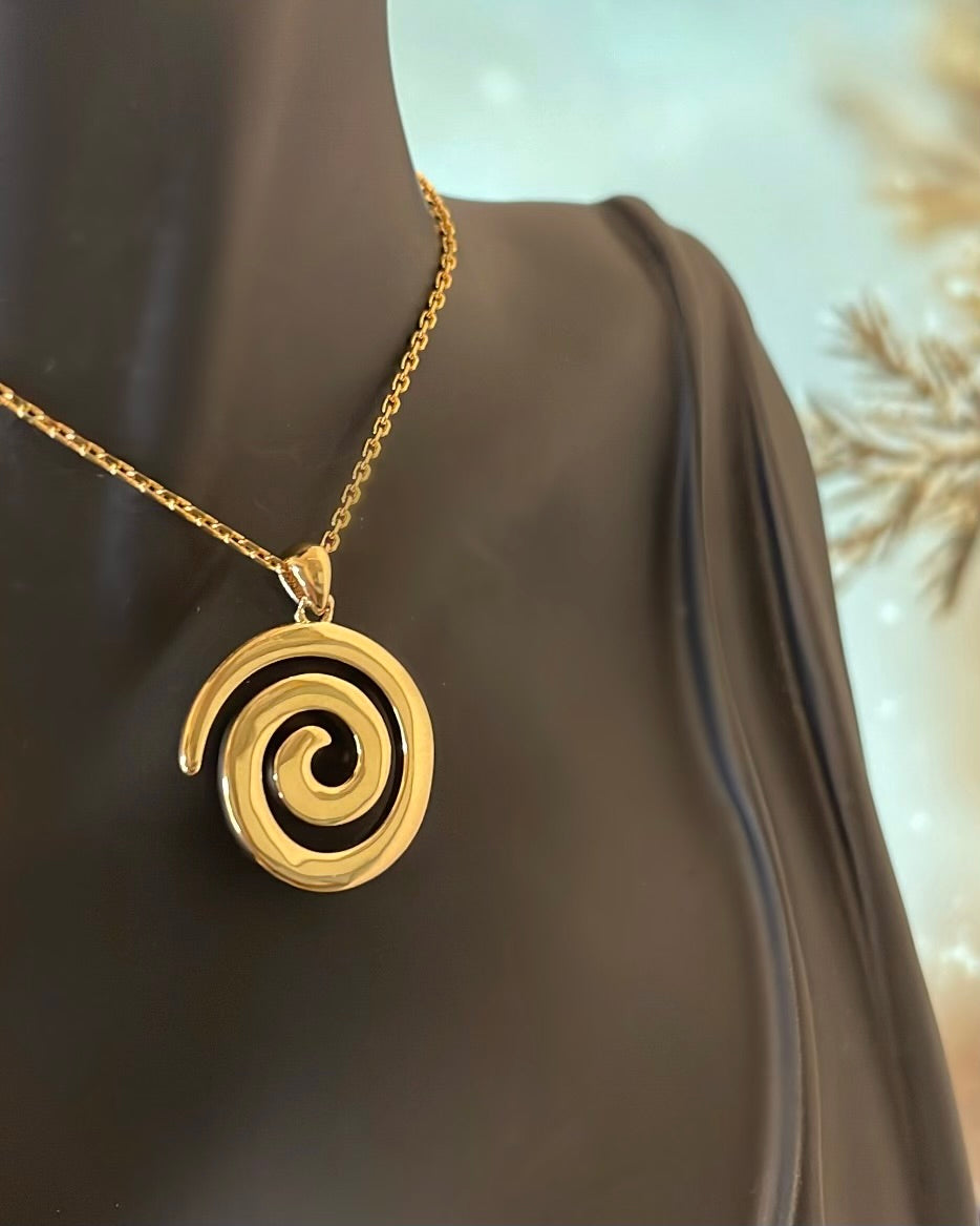 18ct Yellow Gold Plated Celtic Swirl Pendant