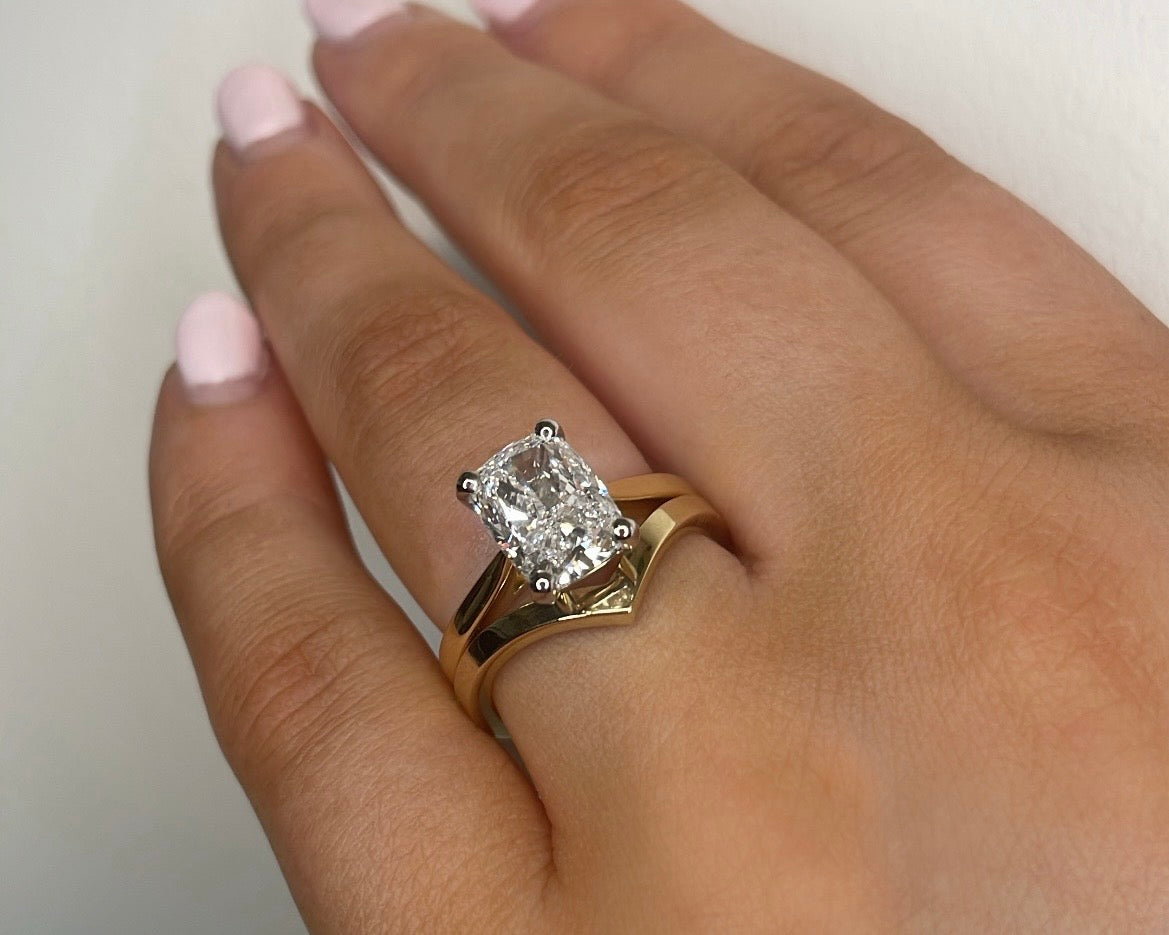 9ct Yellow Gold Chevron Wedding Band