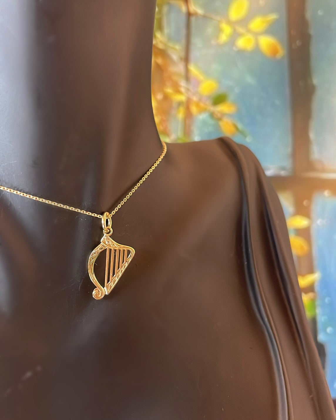 9ct Yellow Gold Light Harp Pendant